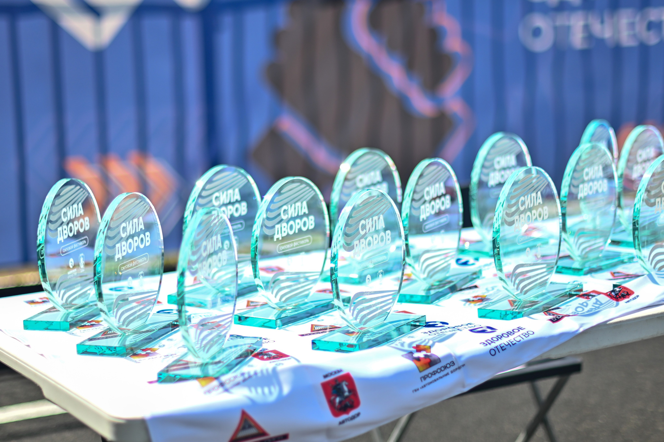 СТРОНГ. Фотограф для бизнесконтента, репортажей и семейного альбома в Москве