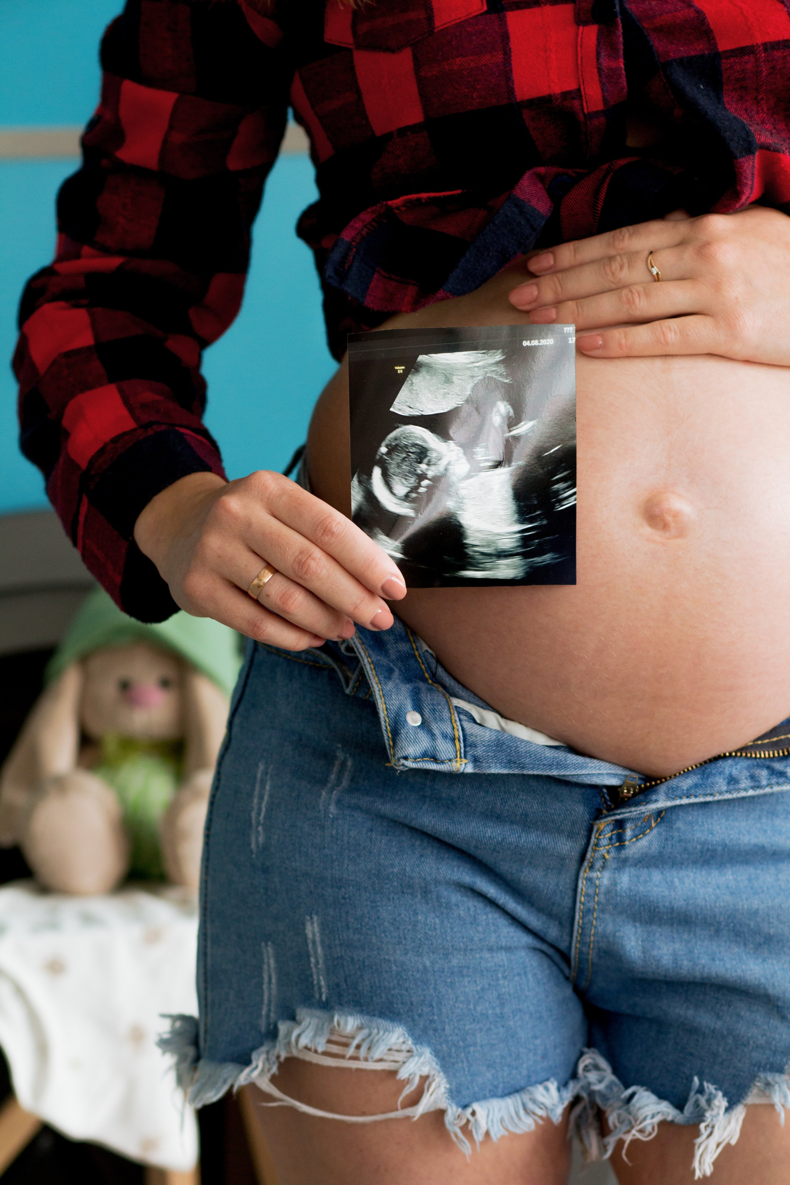 Фотосессия беременности в фотостудии. Профессиональный фотограф в Москве