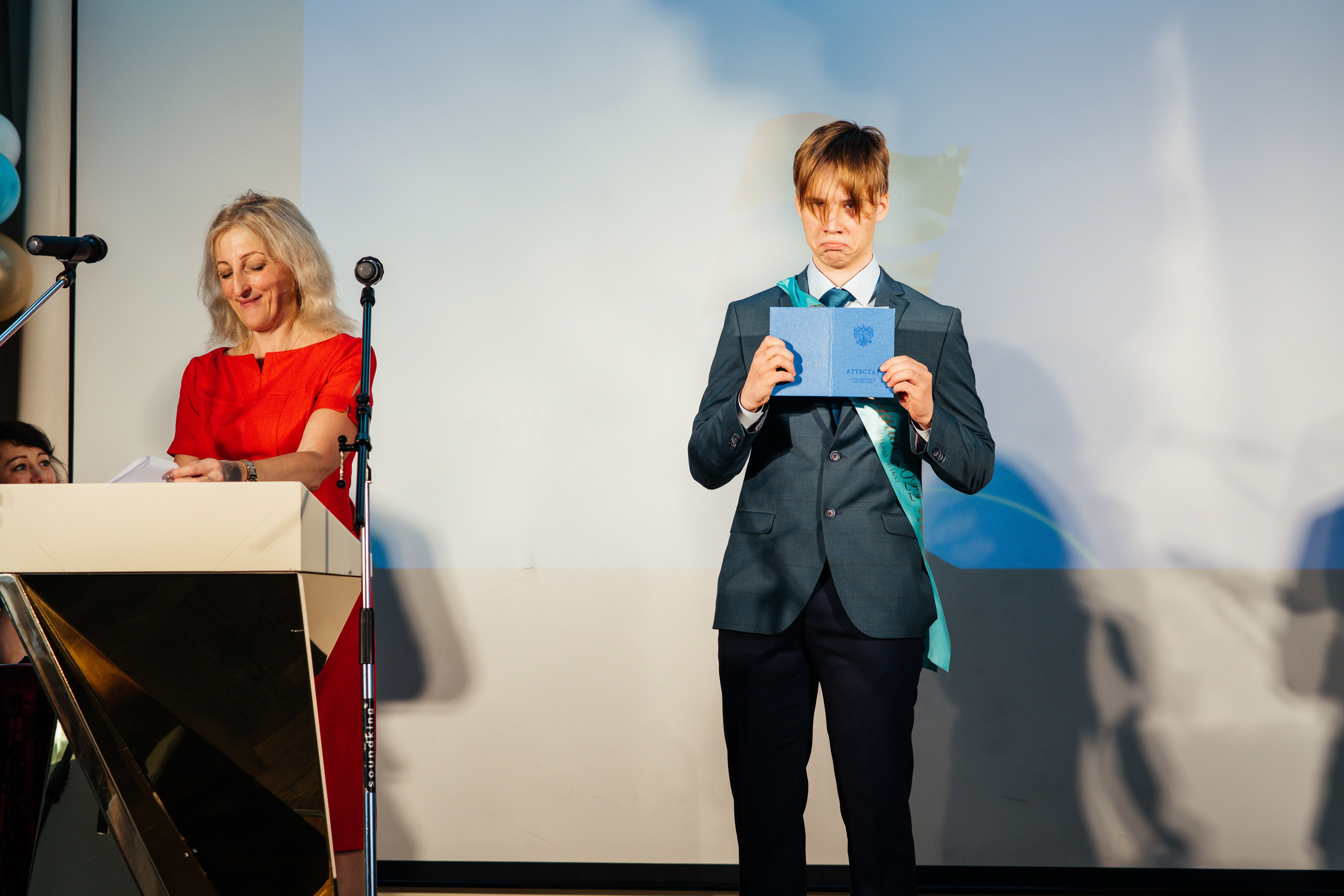 Вручение аттестатов. Выпускные альбомы в Подольске Москве и МО