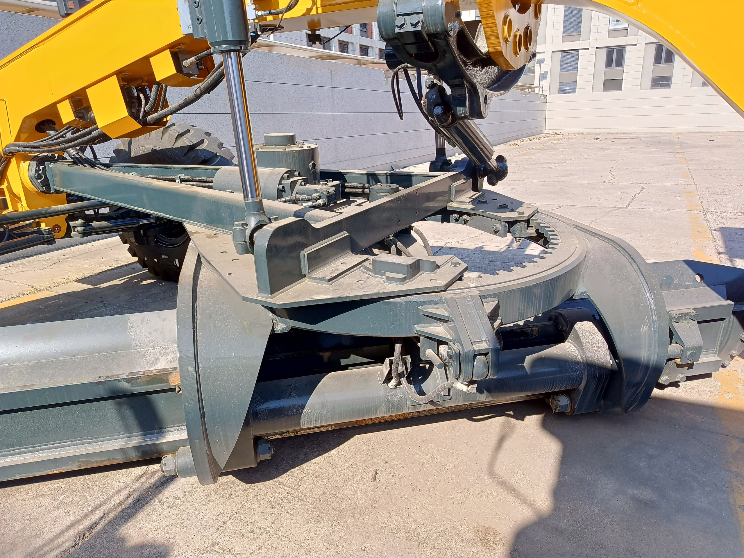 Фото грейдер Beezone G732Т (B26TMG-A). Продажа и обслуживание грузовой техники и спецтехники в г. Новосибирск компания СТИ