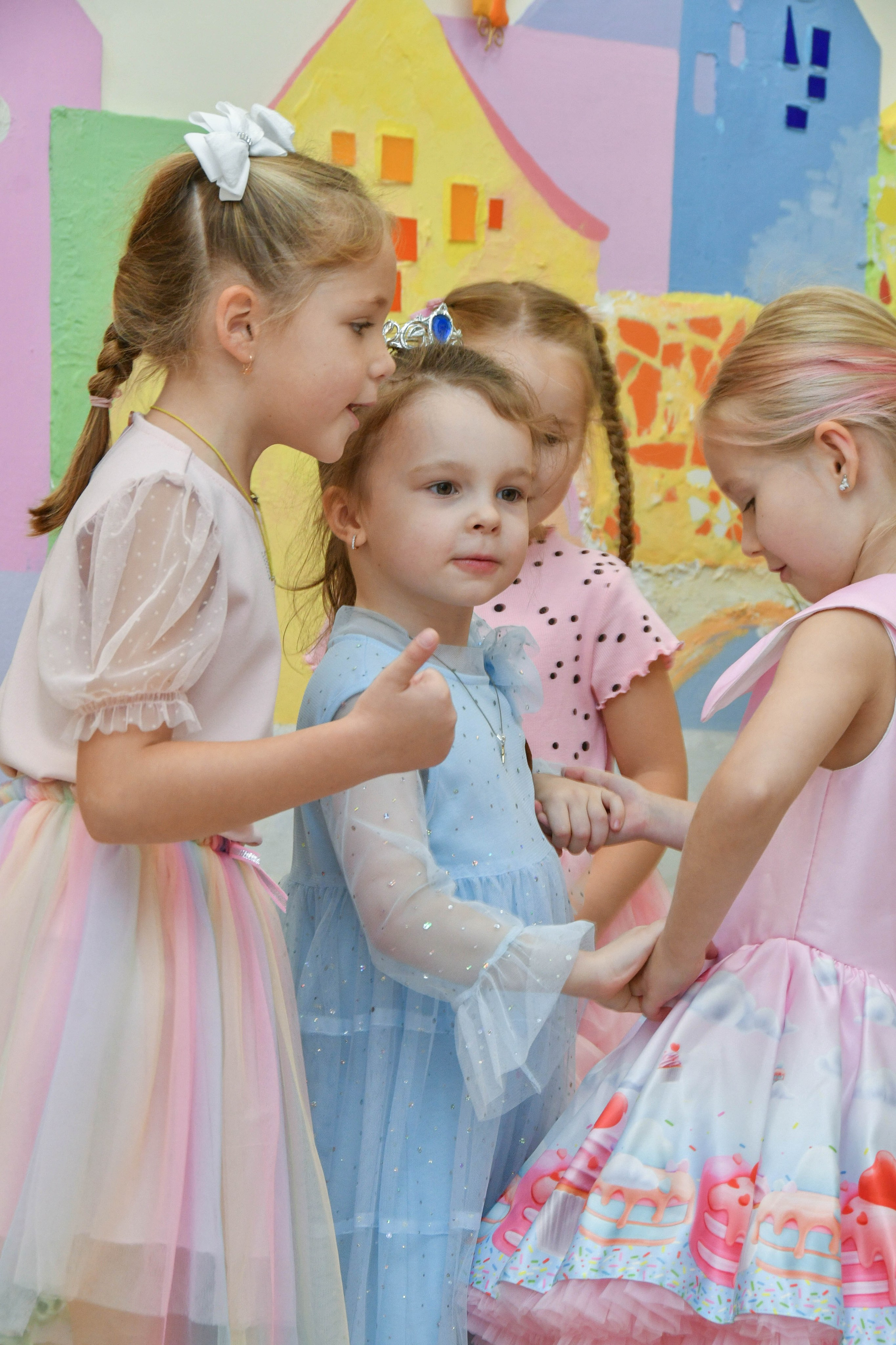 2023 г. День дошкольного работника и прогулка. Репортажный и детский фотограф в Новосибирске