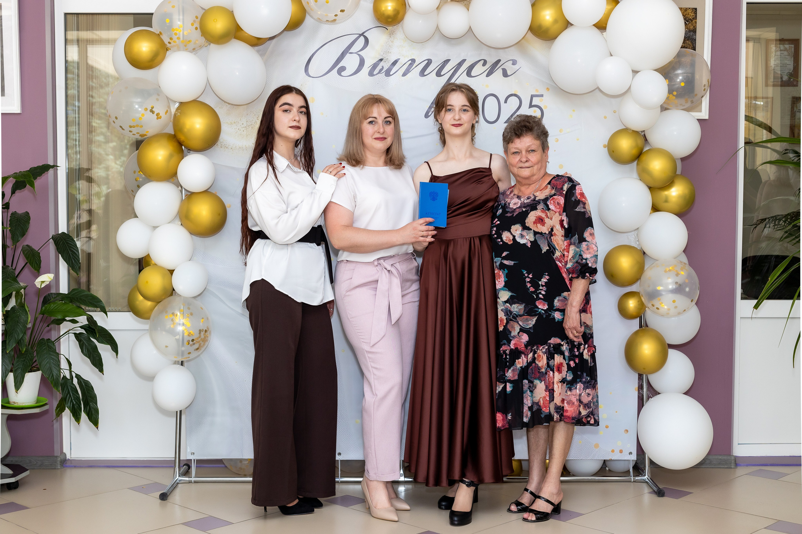 Вручение аттестата 2025. Выпускные альбомы Майкоп, Краснодар Елена Золотарева