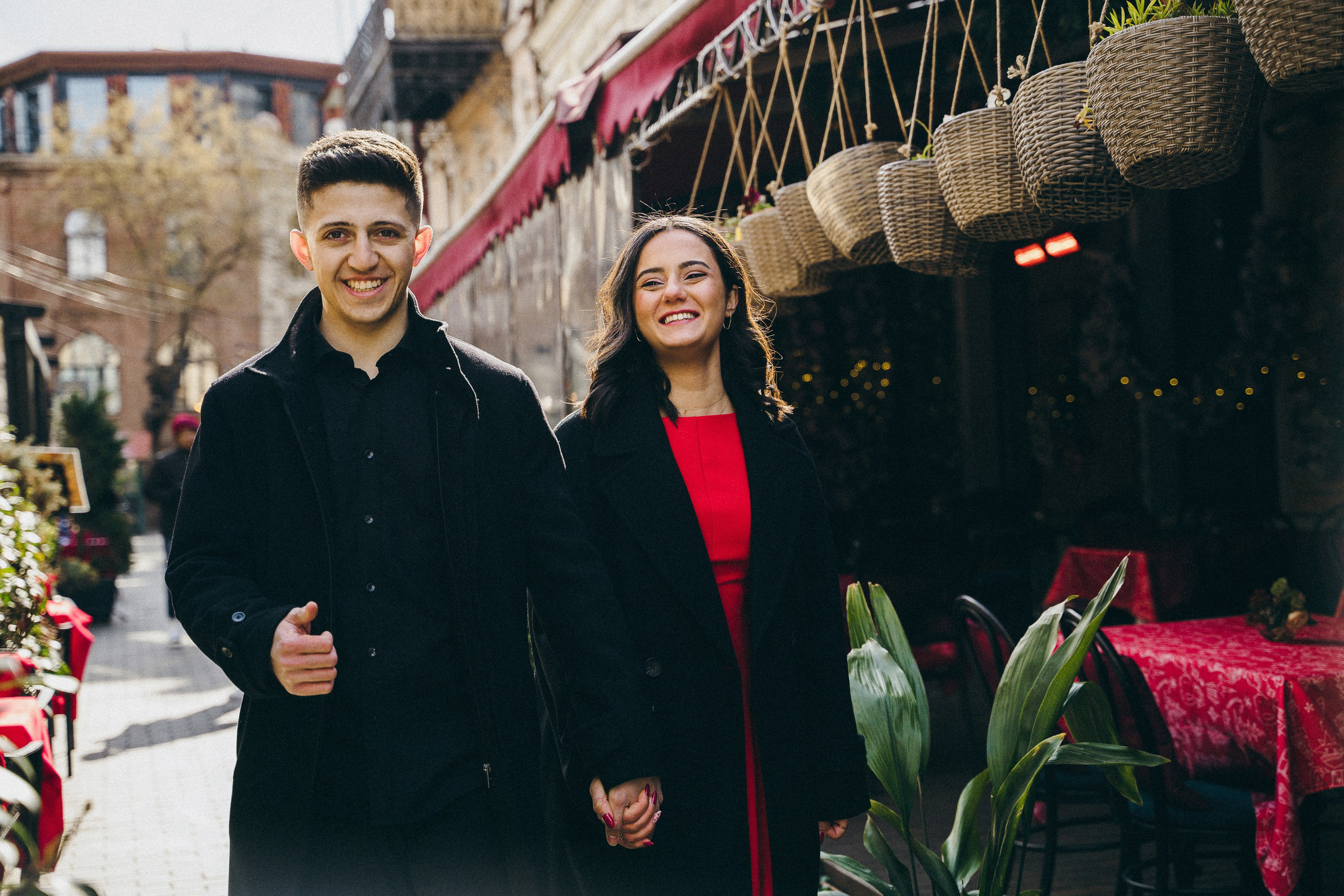 Девушка в красном