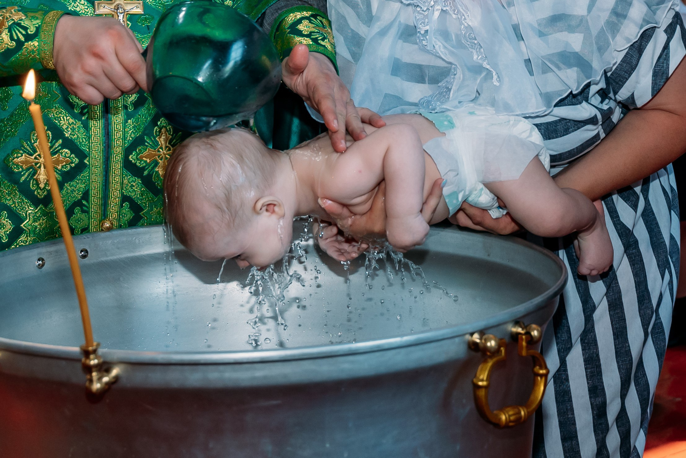 Таинство Крещения. Фотограф Алёна Царькова. Киселевск