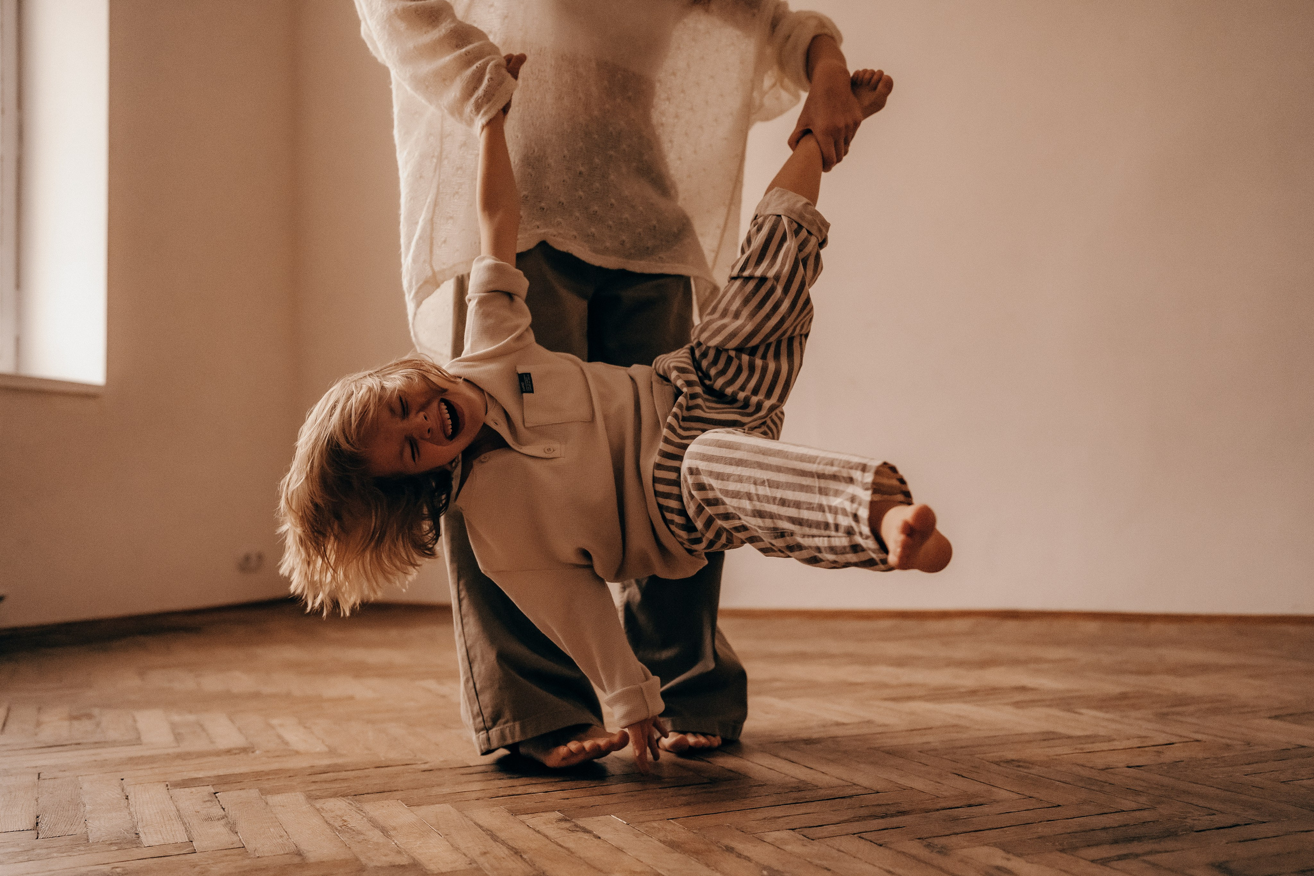 Объятья и немного баловства. Главная