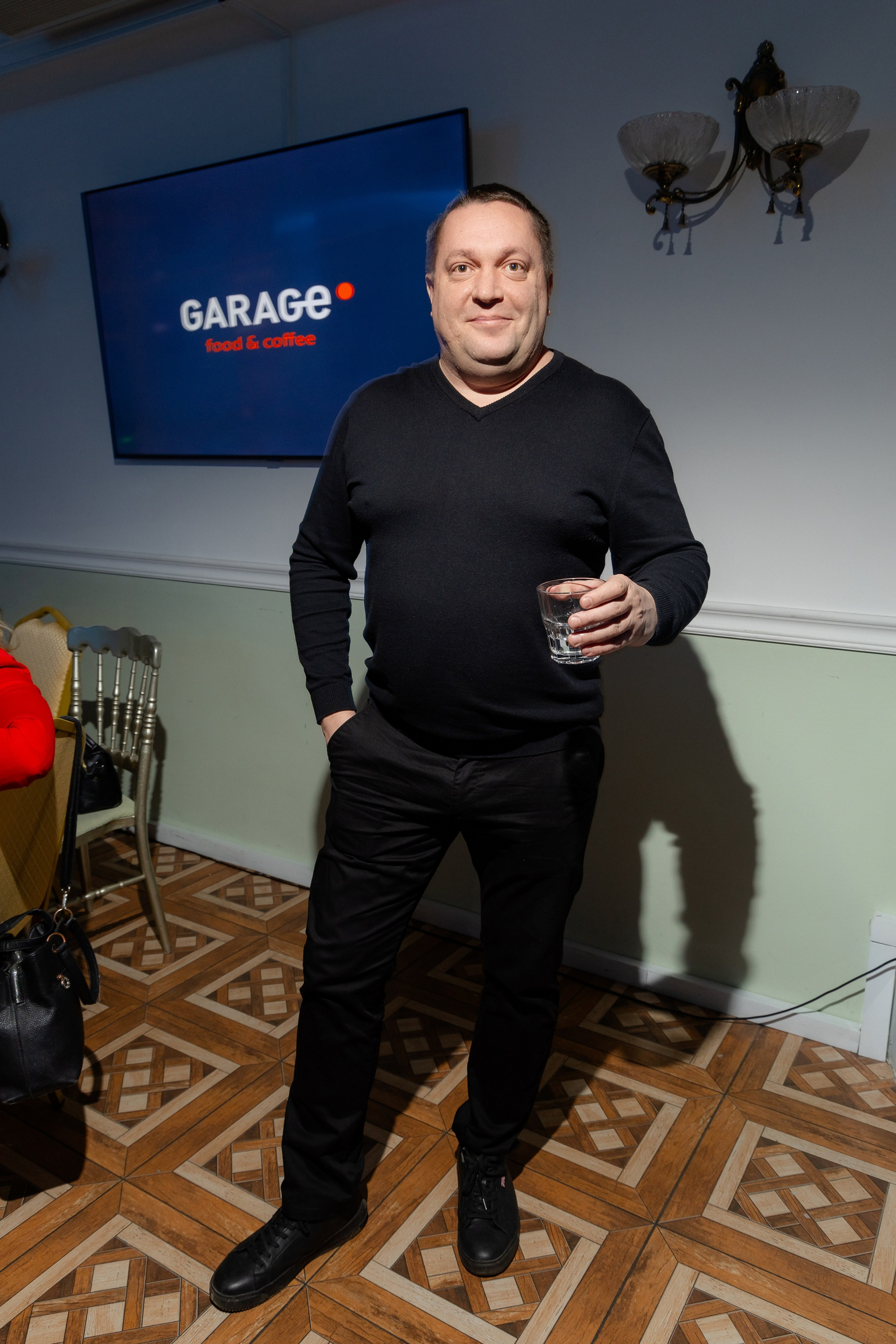 Корпоративная фотосъемка для кафе GARAGE | Новый год 2025 | Минск. Свадебный фотограф в Минске/Беларуси Сергей Спиридонов