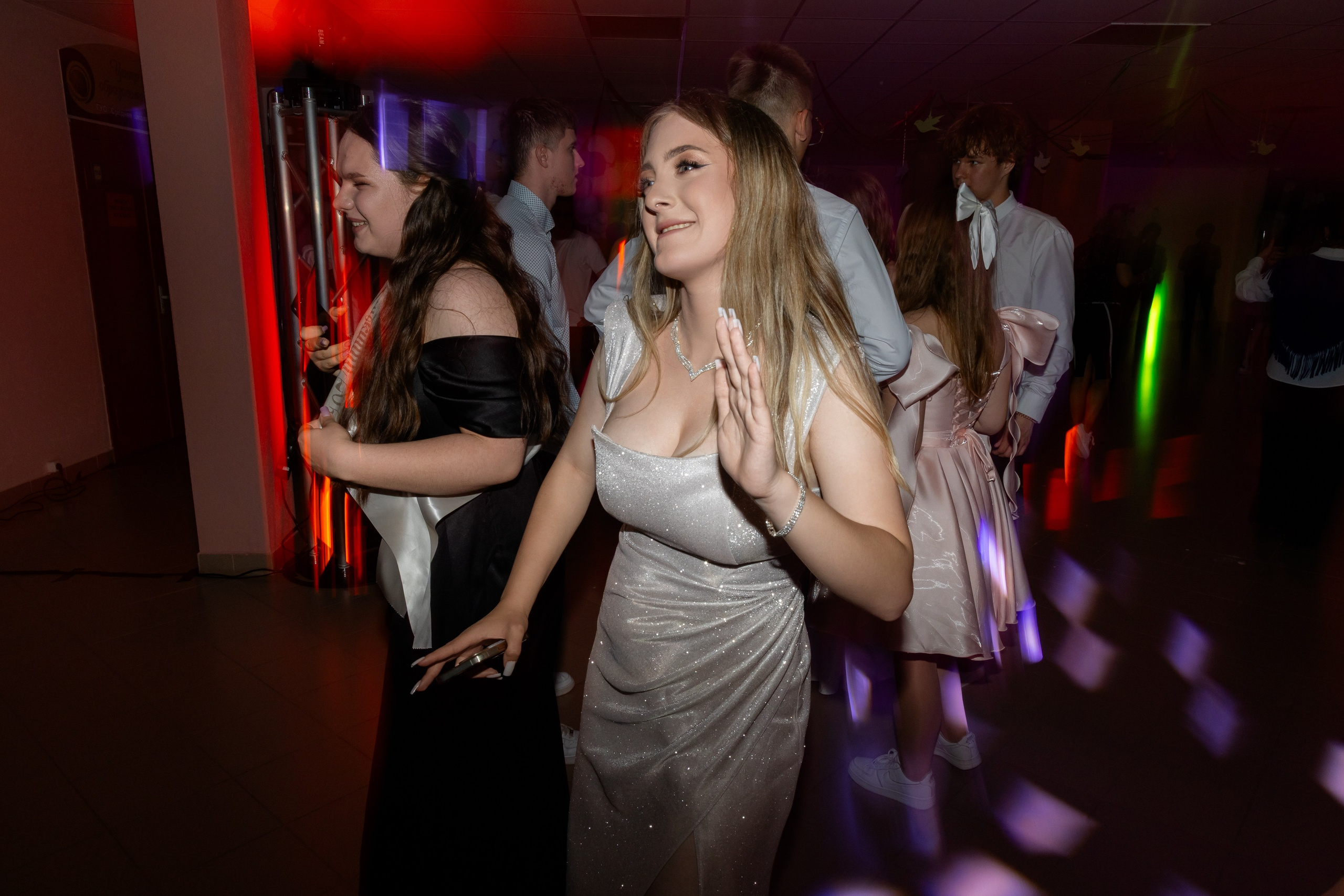 Школьный выпускной 2025 год в Минске, Беларуси. Свадебный фотограф в Минске/Беларуси Сергей Спиридонов