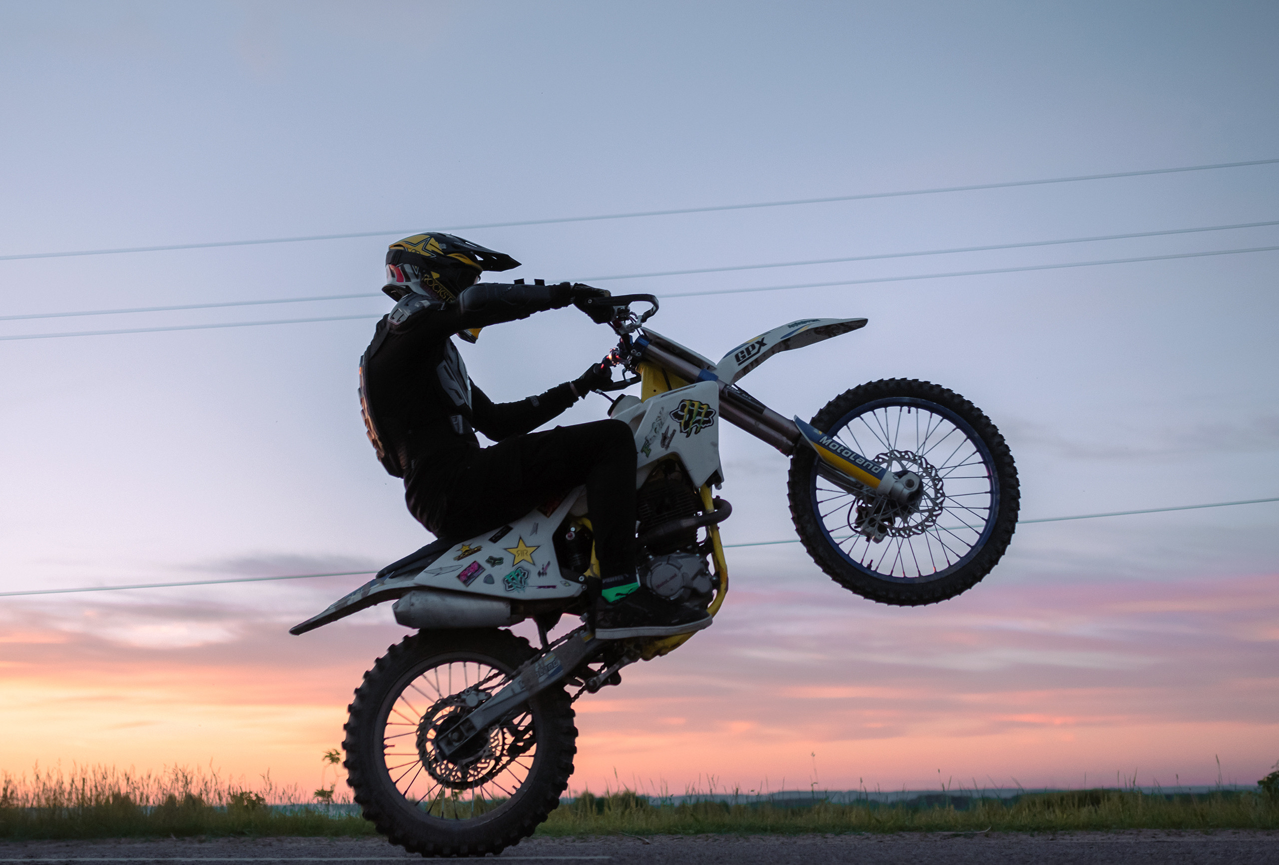 Посреди пастельных тонов. Komonev