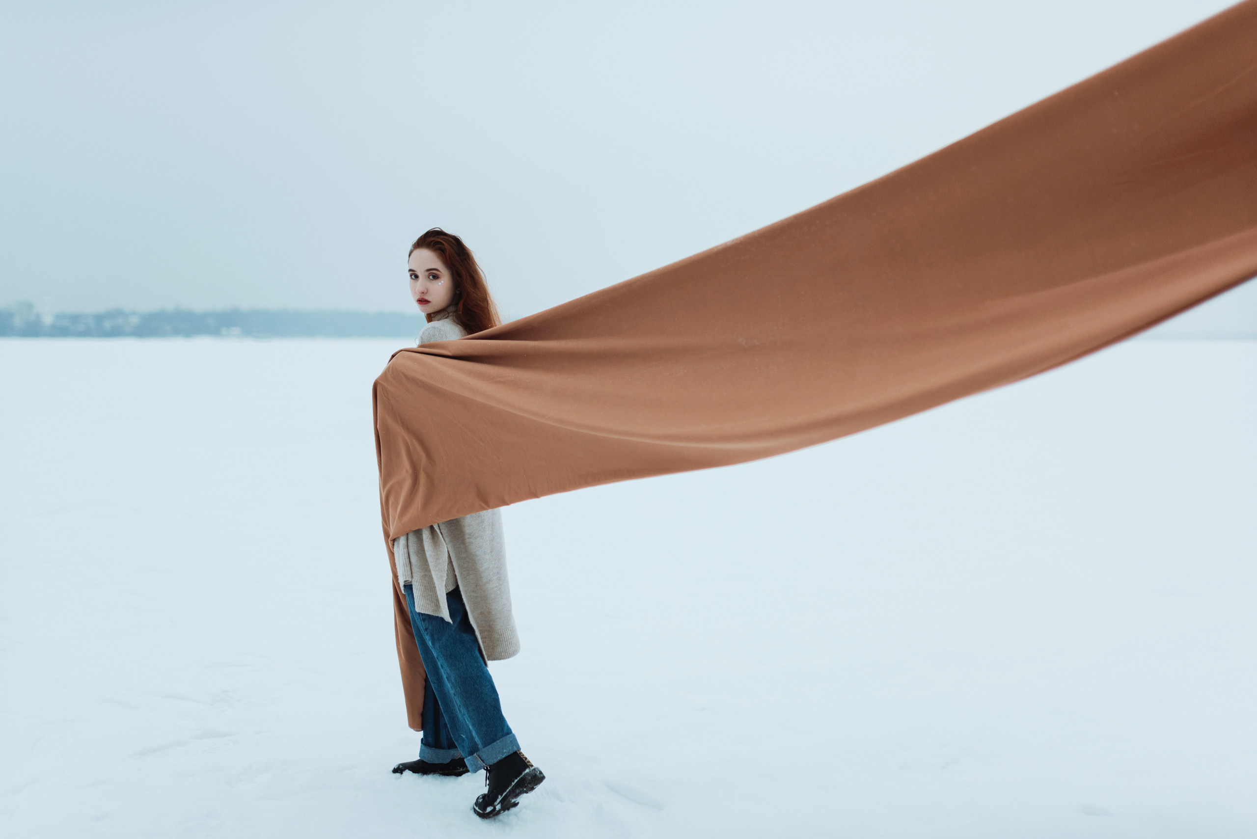 В мечтах апрель. Komonev