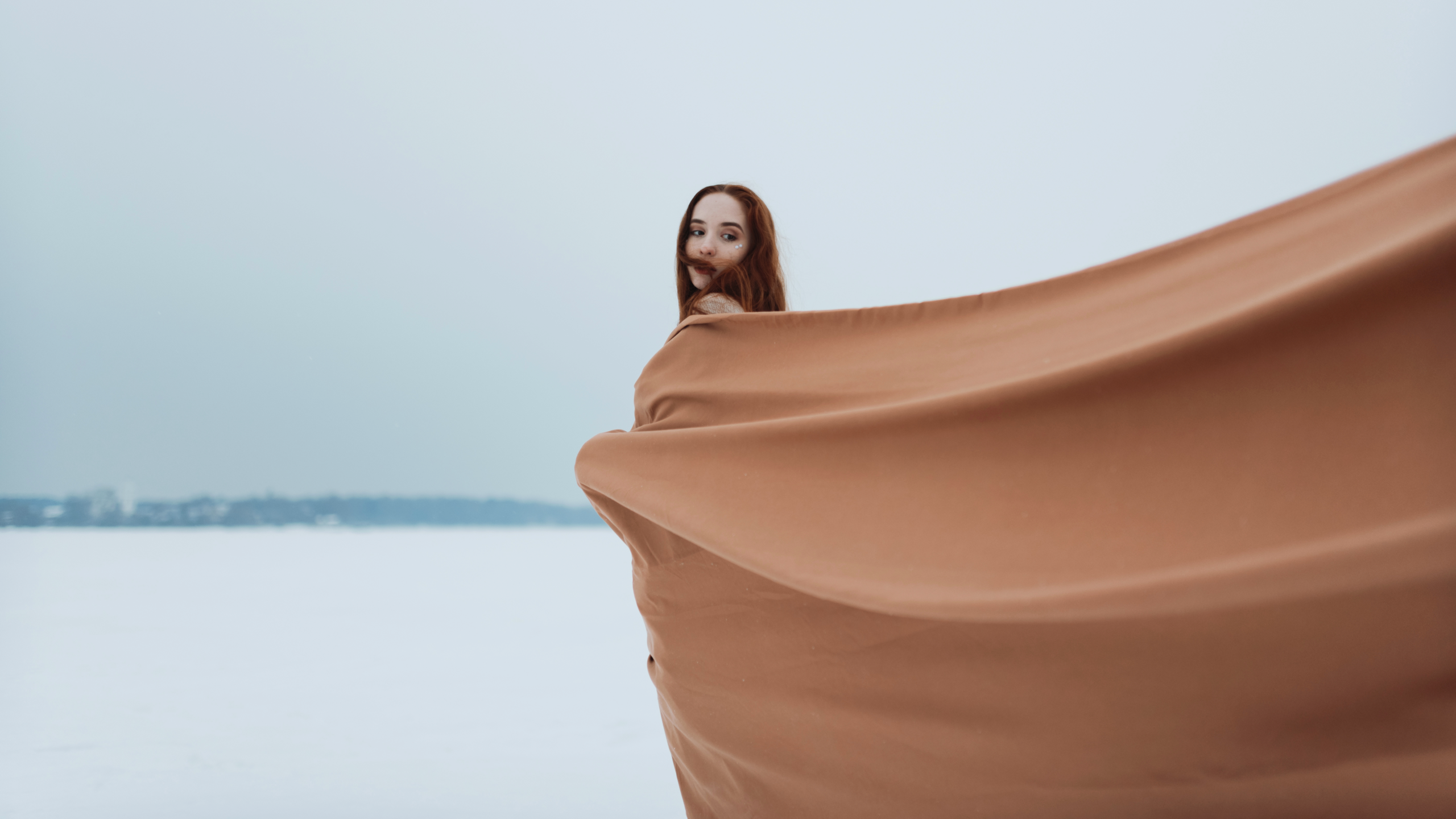 В мечтах апрель. Komonev