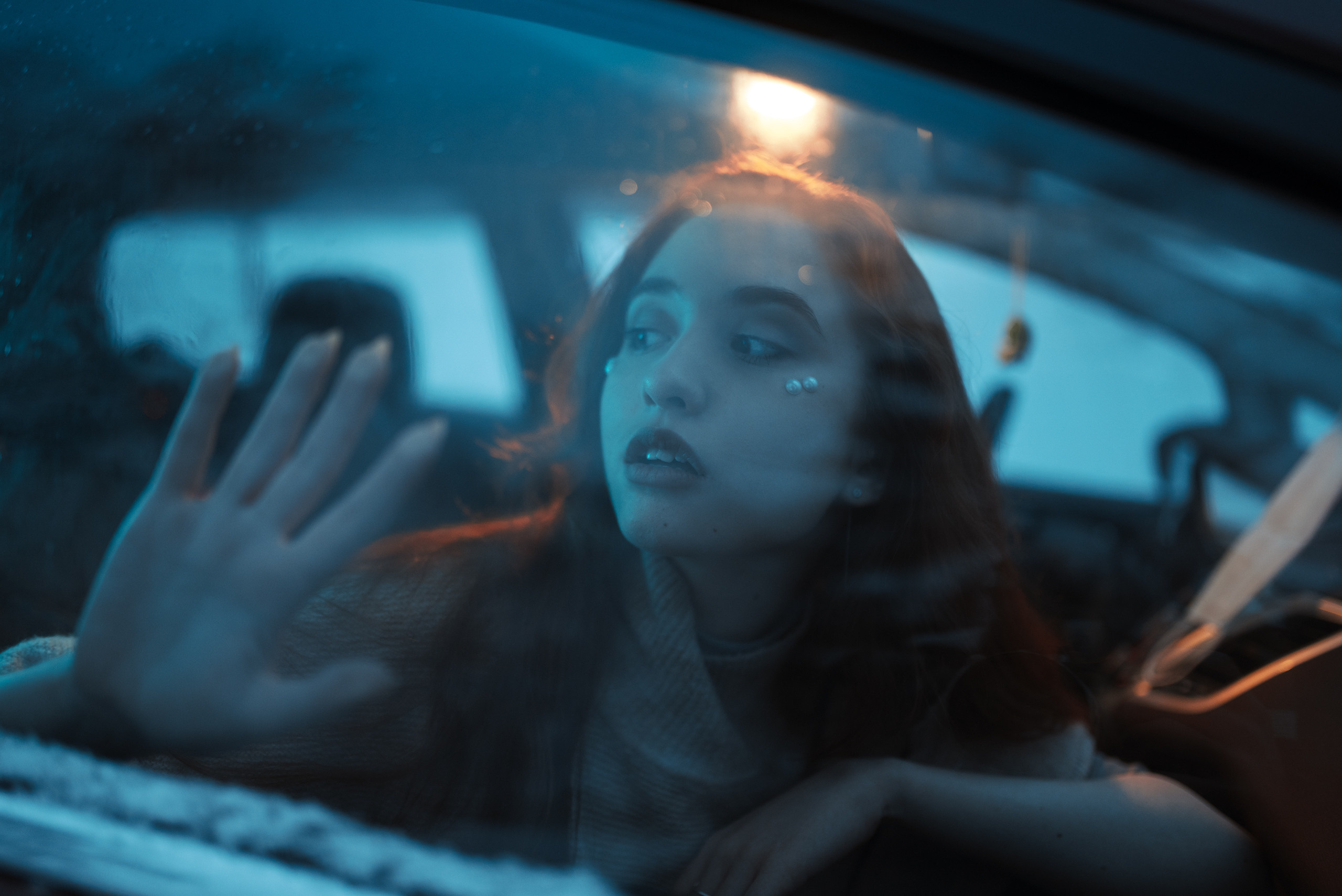 В мечтах апрель. Komonev