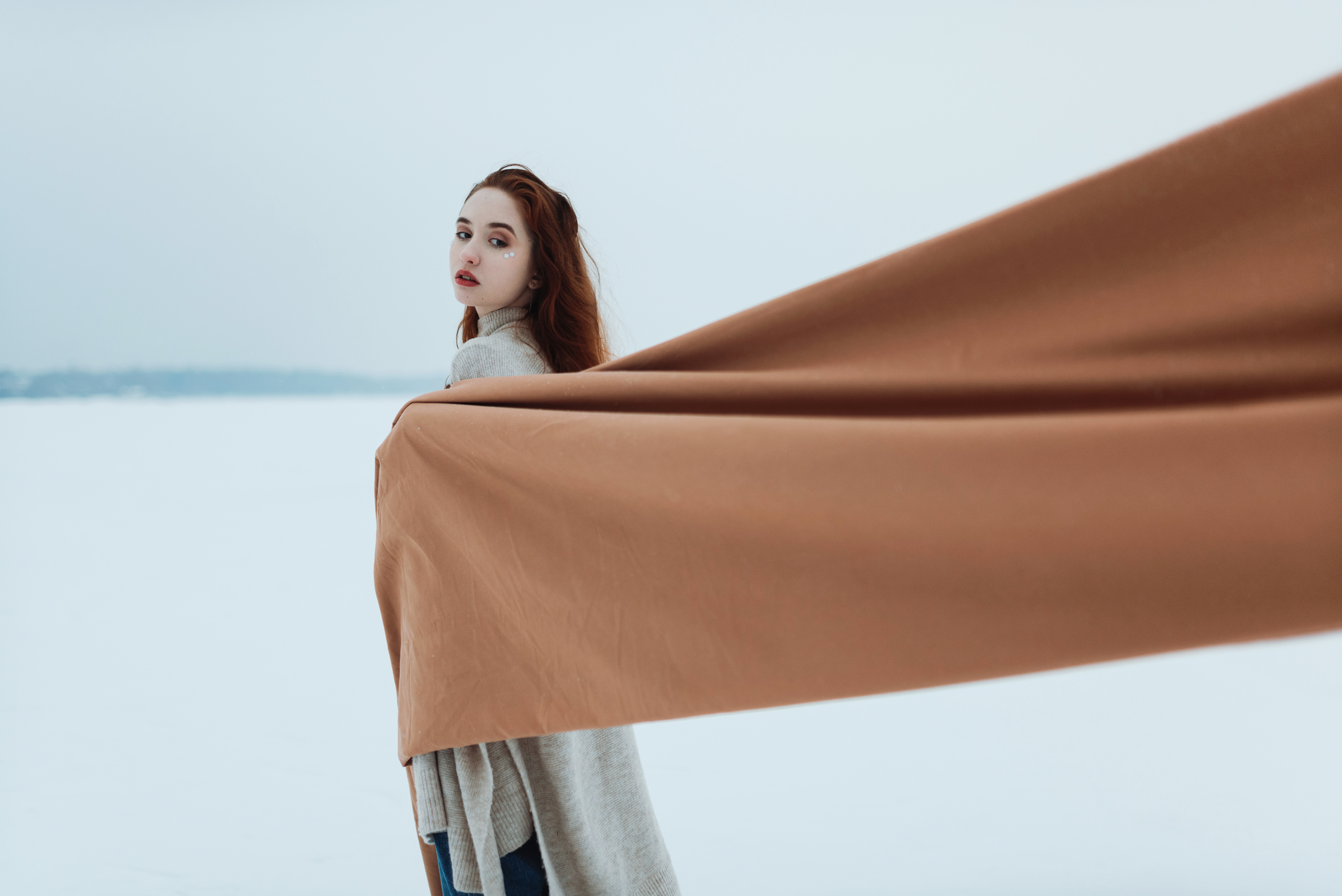 В мечтах апрель. Komonev