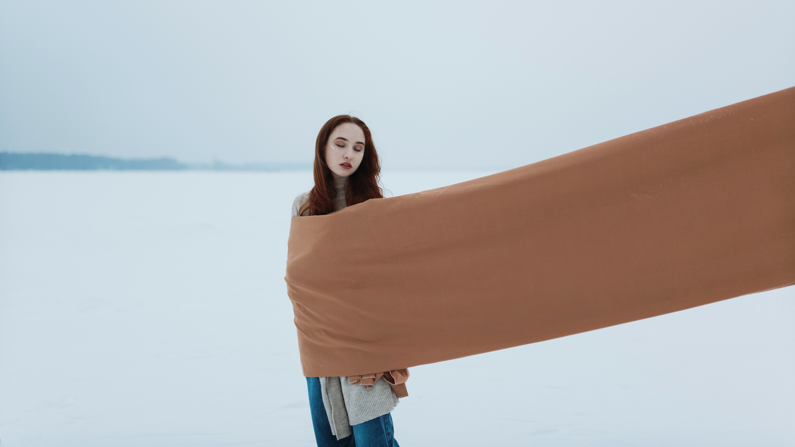 В мечтах апрель. Komonev