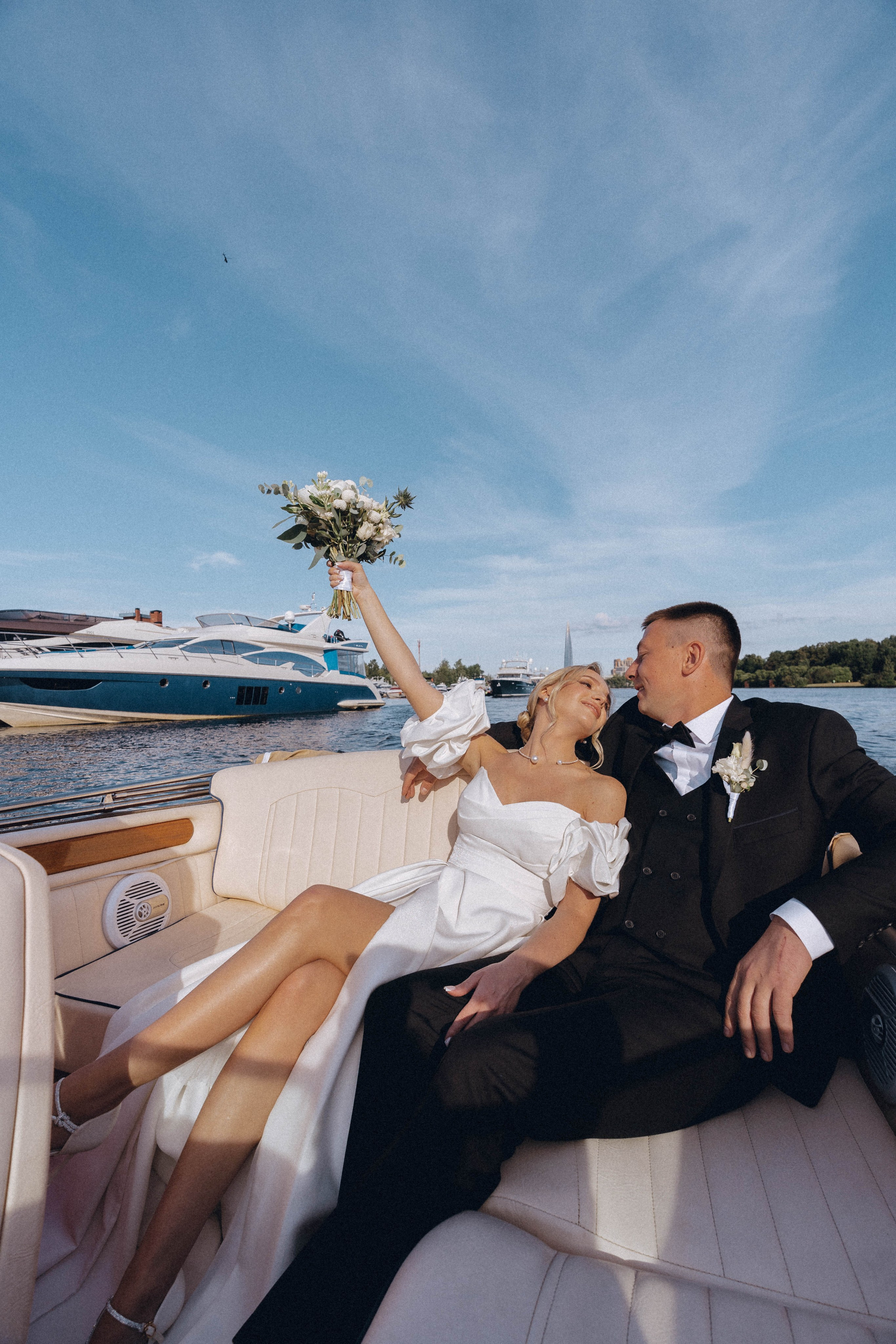 СВАДЕНБНАЯ СЬЕМКА НА КАТЕРЕ ПО КАНАЛАМ САНКТ-ПЕТЕРБУРГА И В АКВАТОРИИ НЕВЫ. Профессиональный фотограф, Санкт-Петербург — Виктория Богомолова