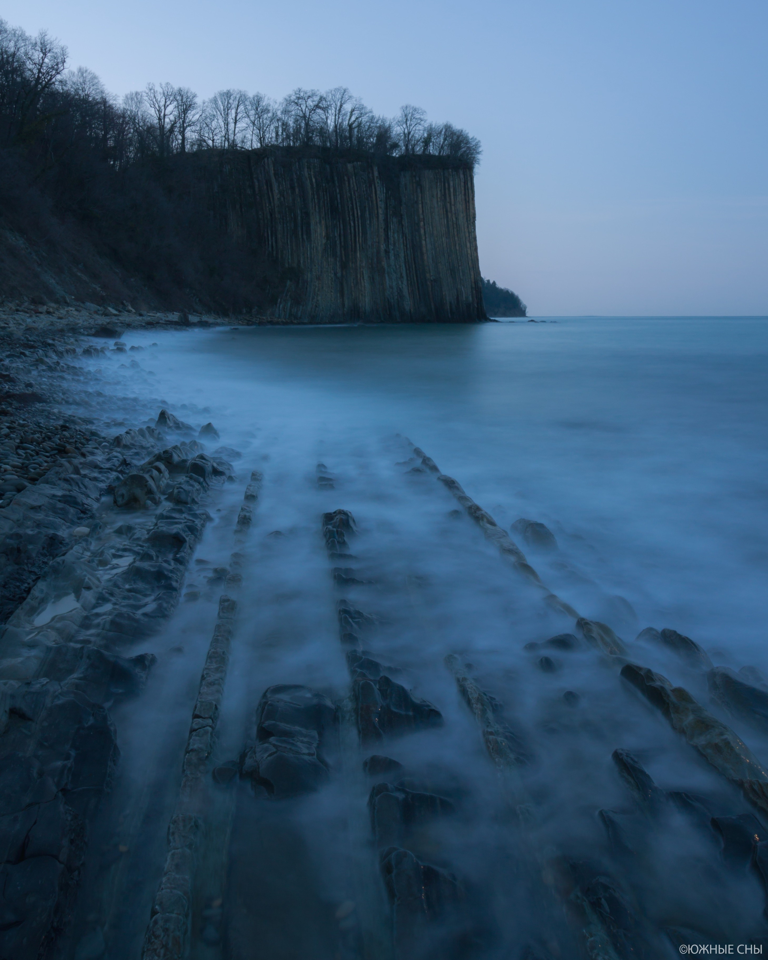 Скала Киселёва в предрассветный час