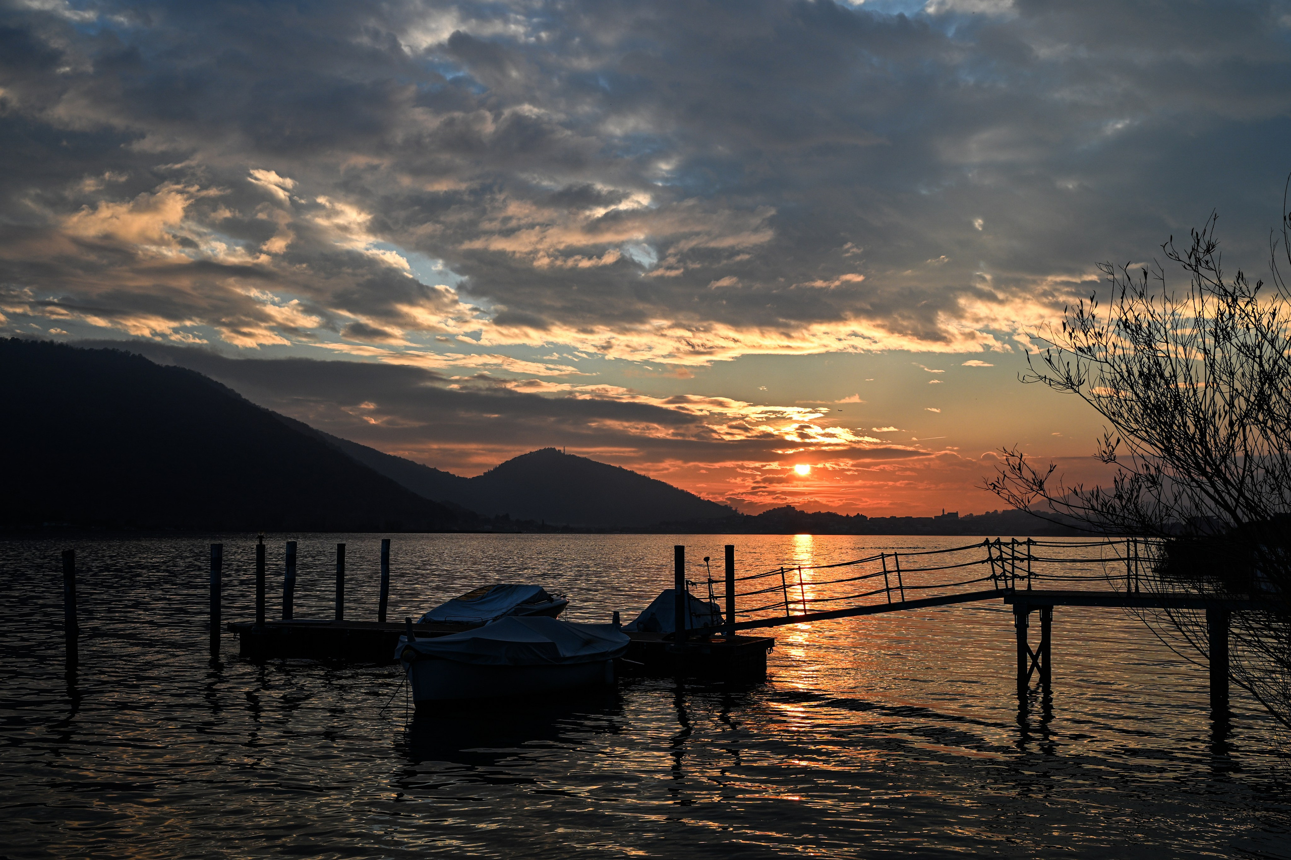 Lago d'iseo and hotel. Фотограф Минск