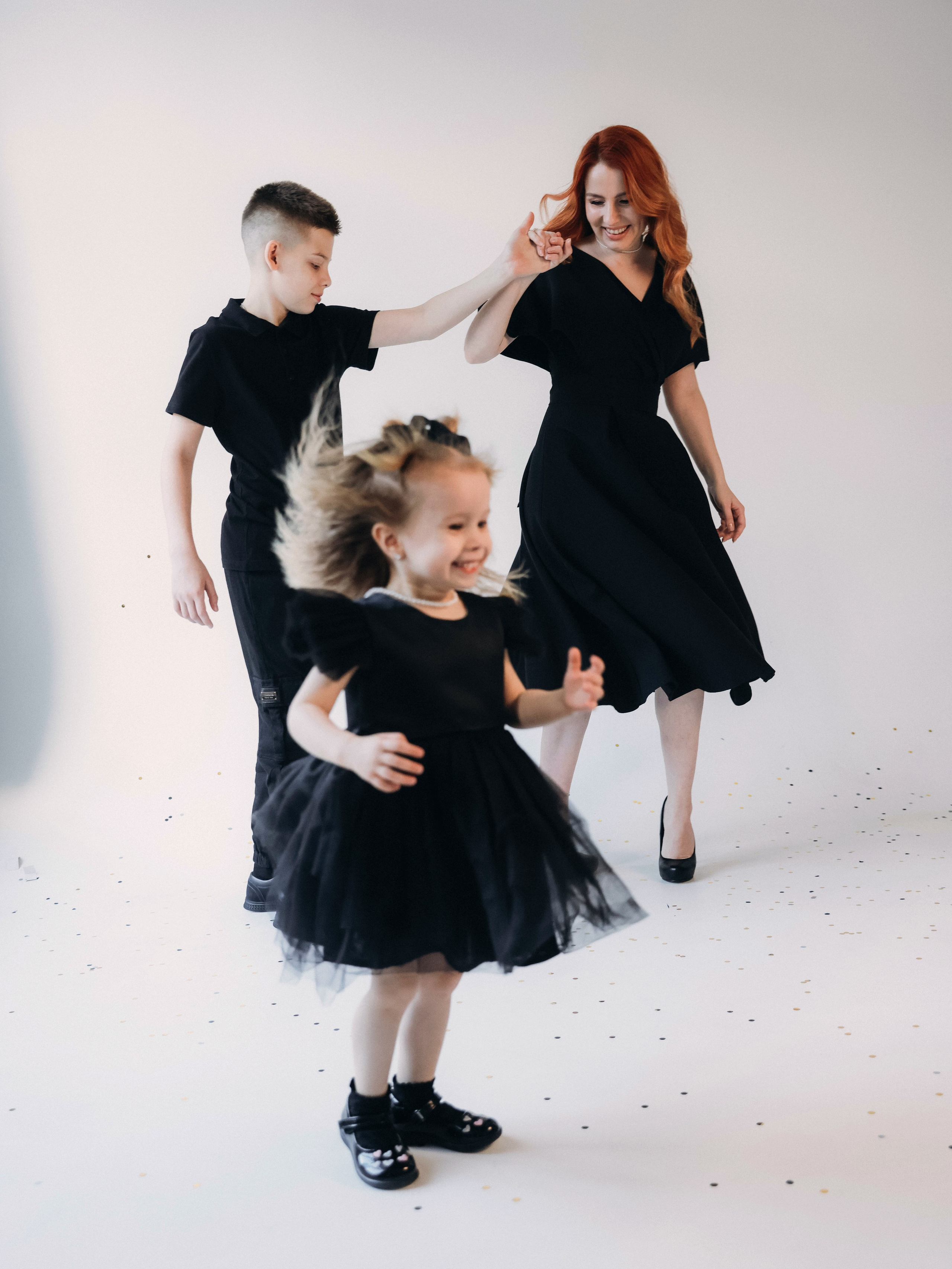 Семейная фотосессия in Black. Мультифотограф Динара Ахмедзянова