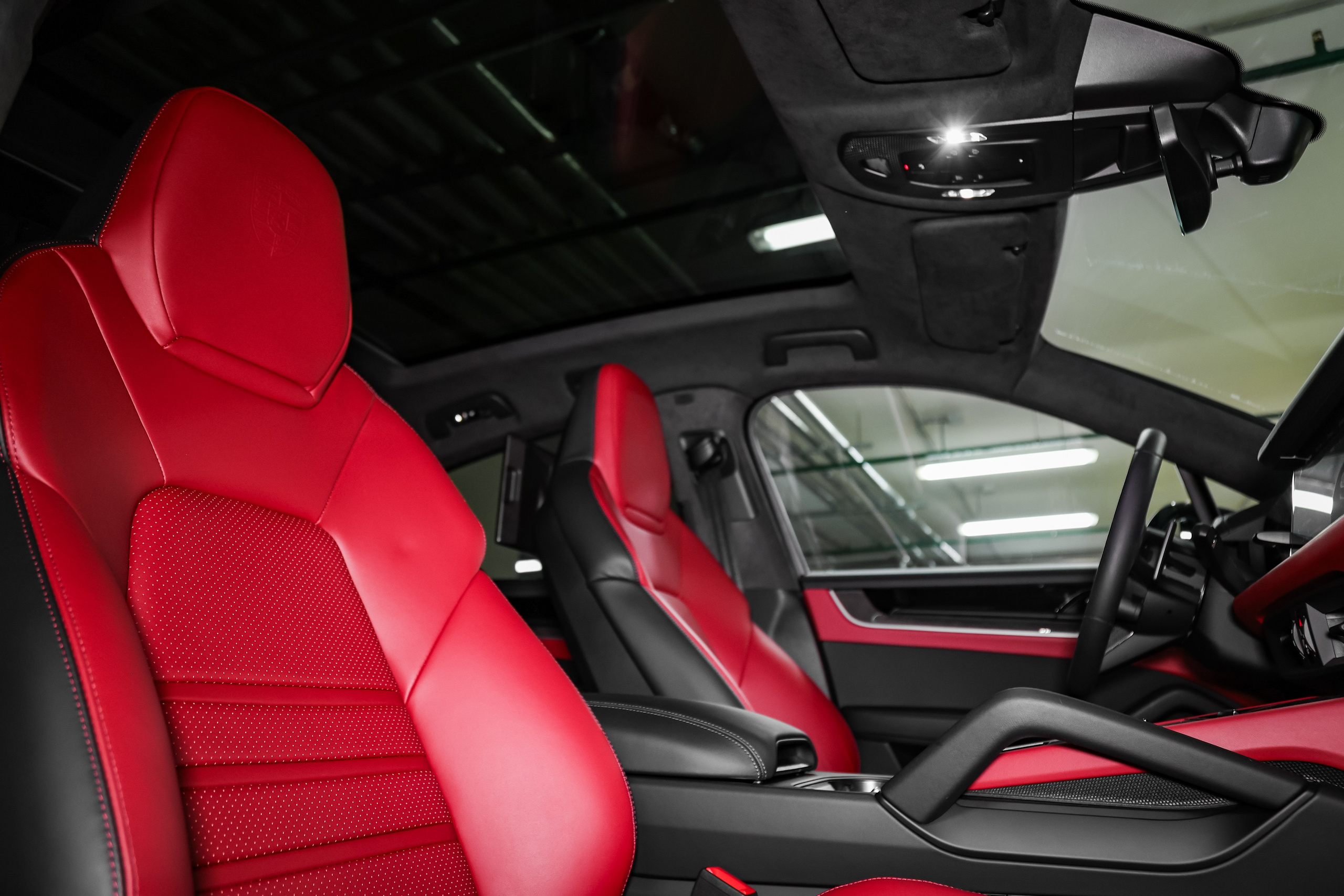 2025 PORSCHE CAYENNE COUPE E-Hybrid. Mixturecaptures