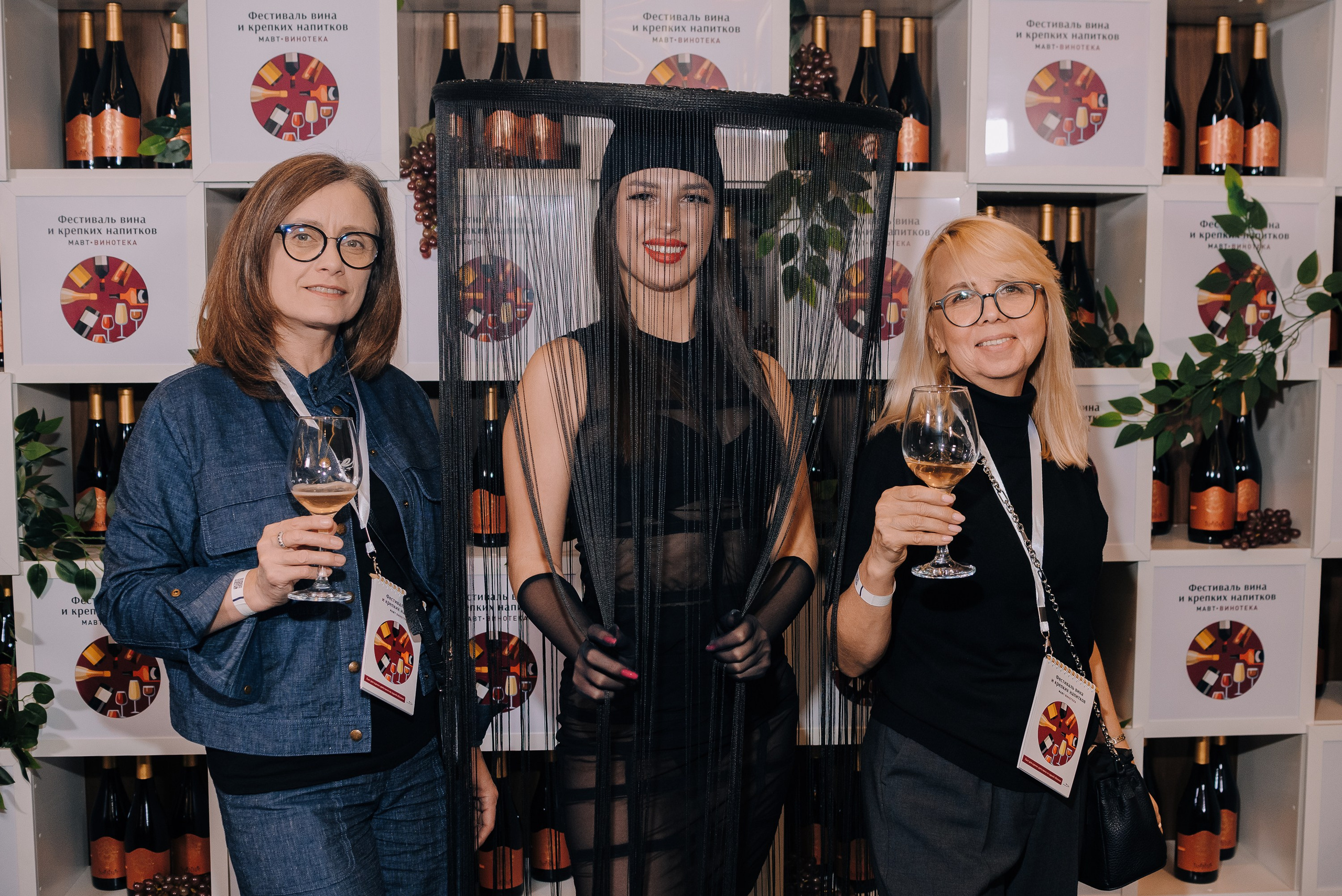 ФЕСТИВАЛЬ ВИНА И КРЕПКИХ НАПИТКОВ МАВТ-ВИНОТЕКА. Репортажный фотограф Зуев Роман г. Челябинск