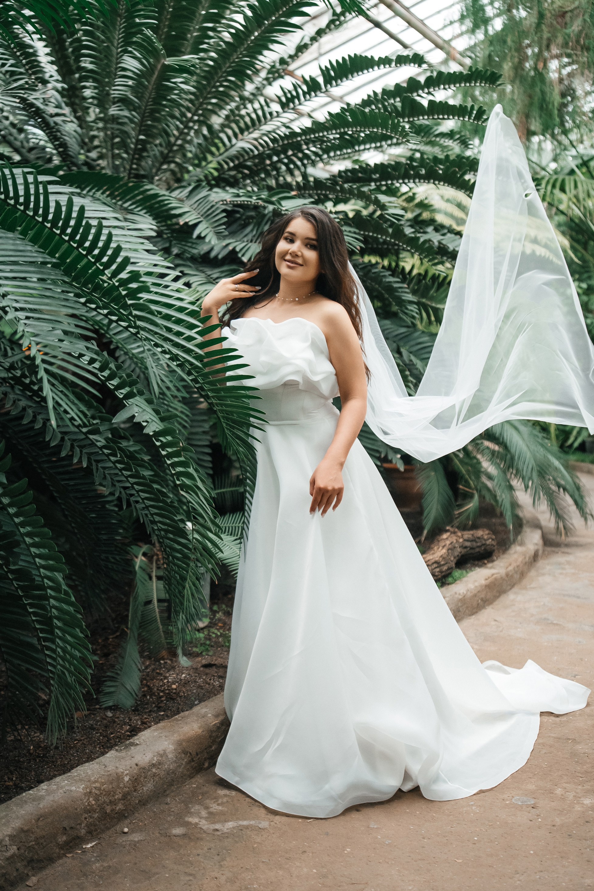 Свадебная фотосессия в оранжерее Ботанического сада им. Цицина. Свадебный и репортажный фотограф-видеограф Москва и Московская область