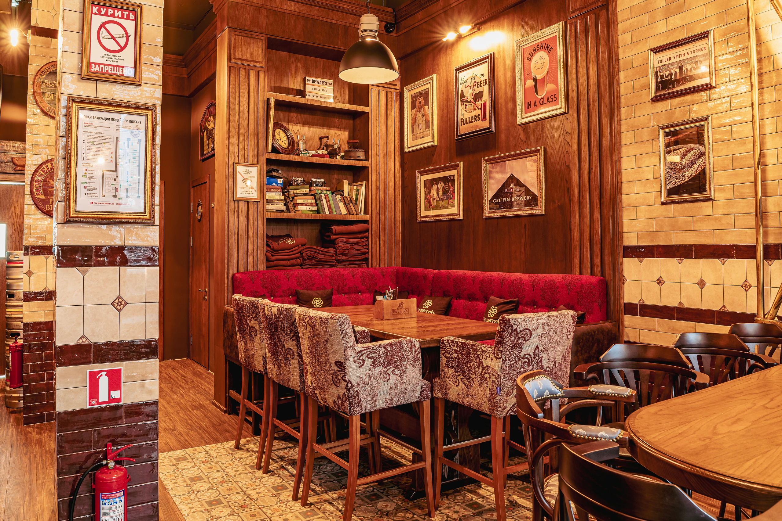 Алматы, Fuller's 4you — камерный паб в верхней части города, апрель 2025. Интерьерный фотограф Алматы