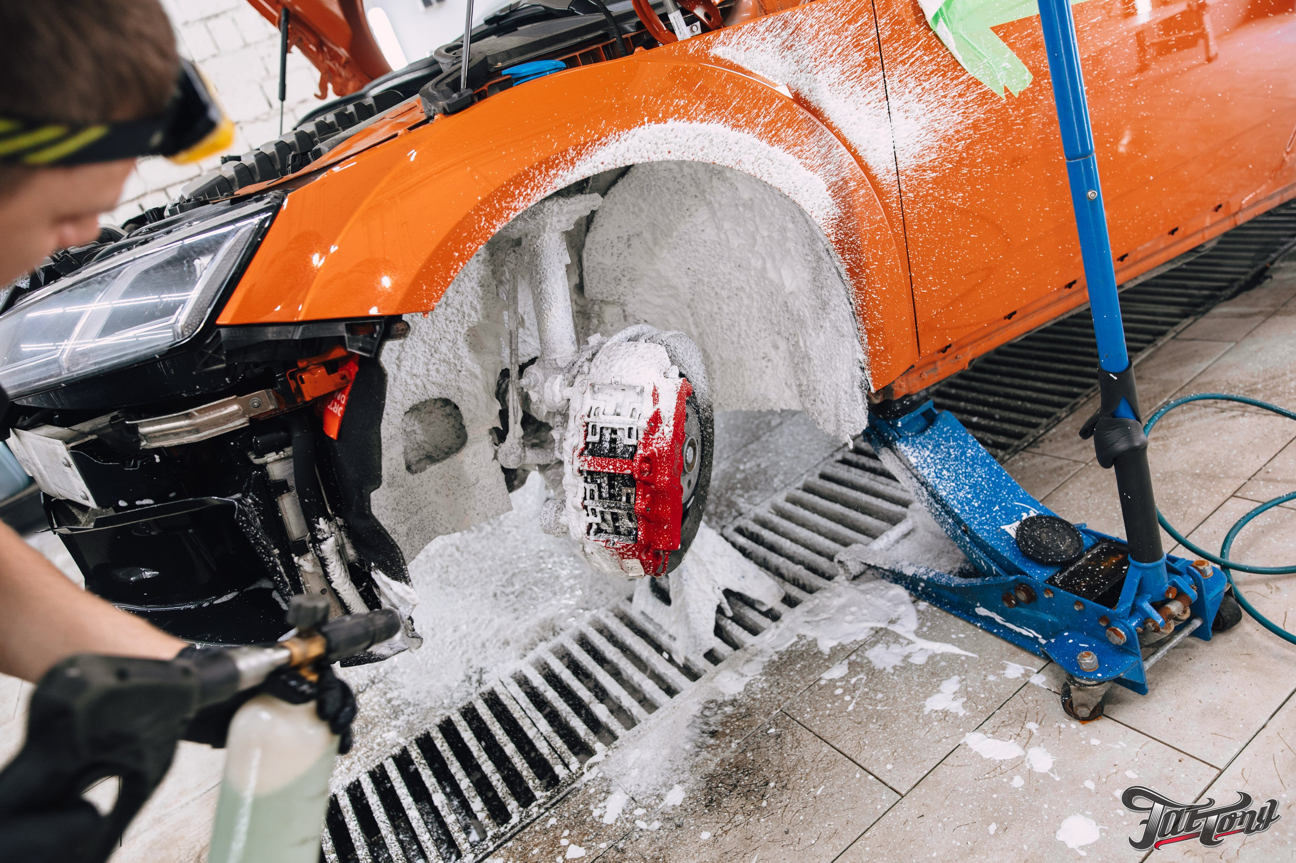 Audi TT мойка подвески, подкапотки и оклейка в прозрачный полиуретан. DeLorein