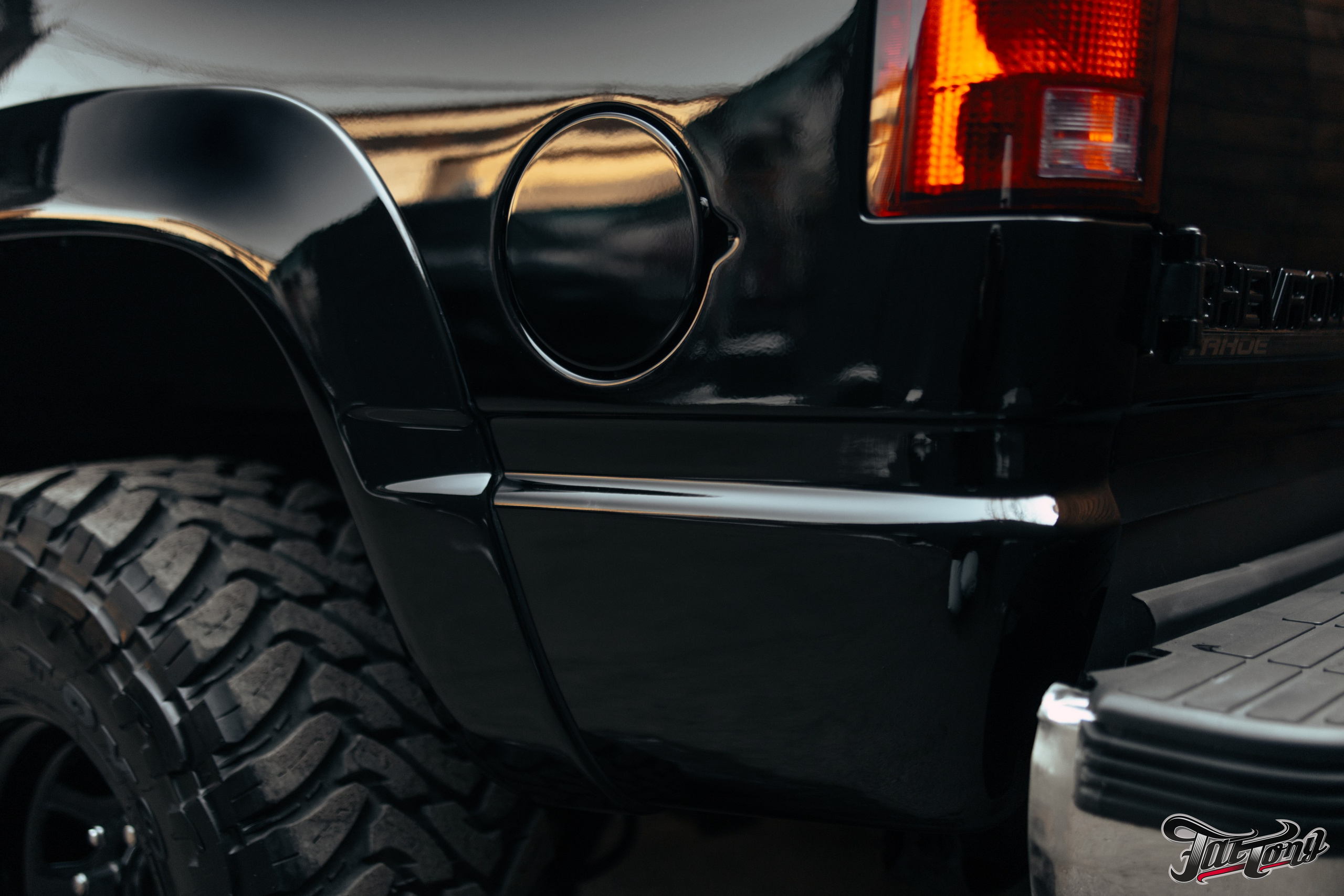 Chevrolet Tahoe I ремонт по кузову и окрас, пошив салона. DeLorein