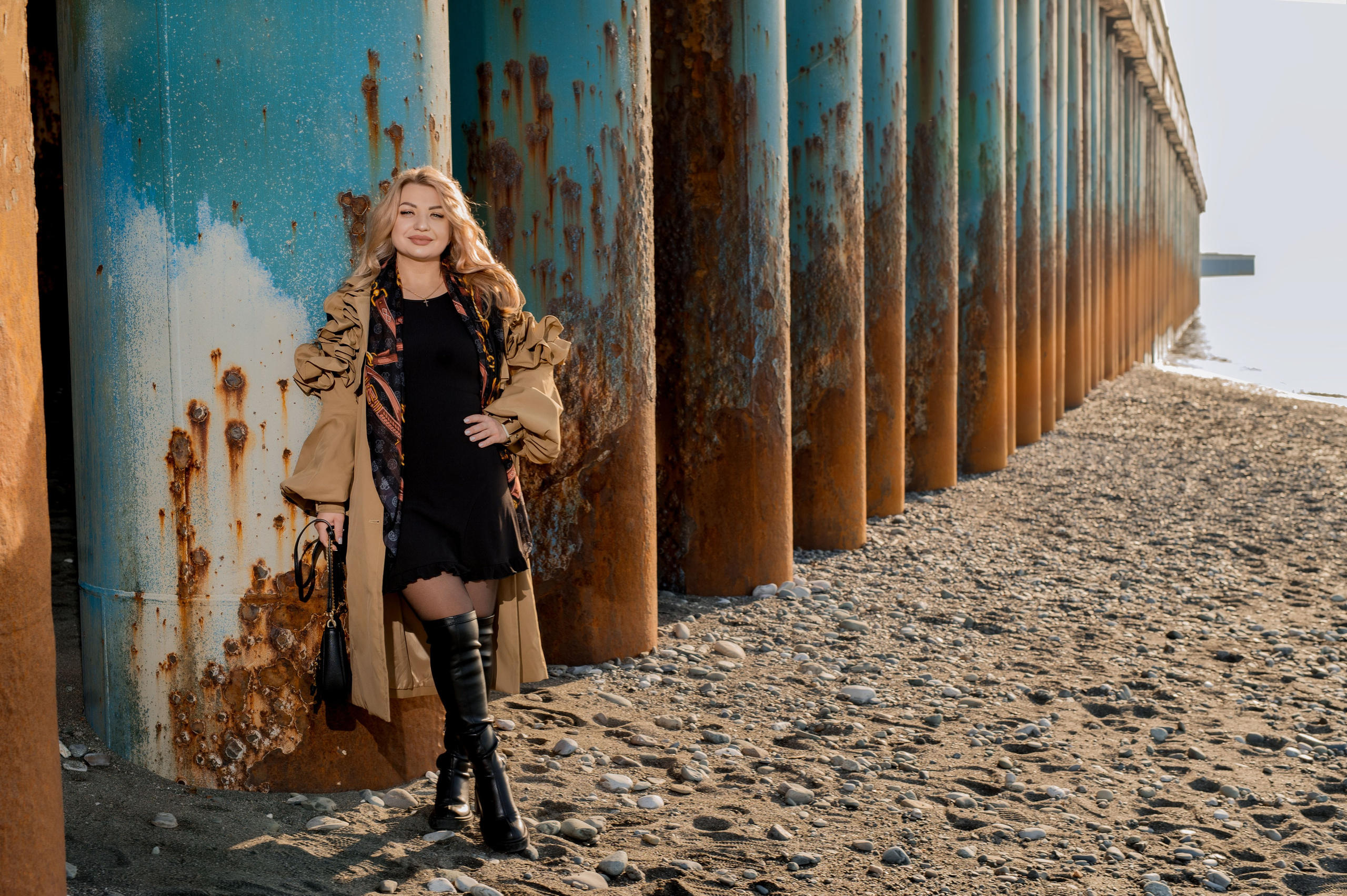 Классная фотосессия у моря в Сириусе для красивой девушки.