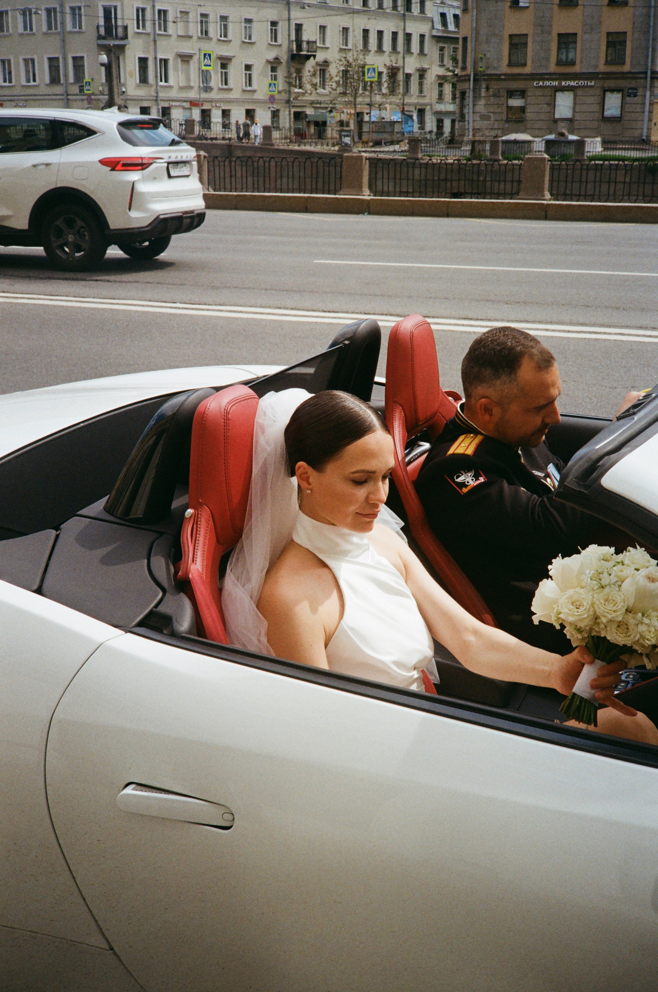 Свадебная фотосессия на пленку. Сестры Карабаза. Фотографы и ретушеры в Москве и Санкт-Петербурге