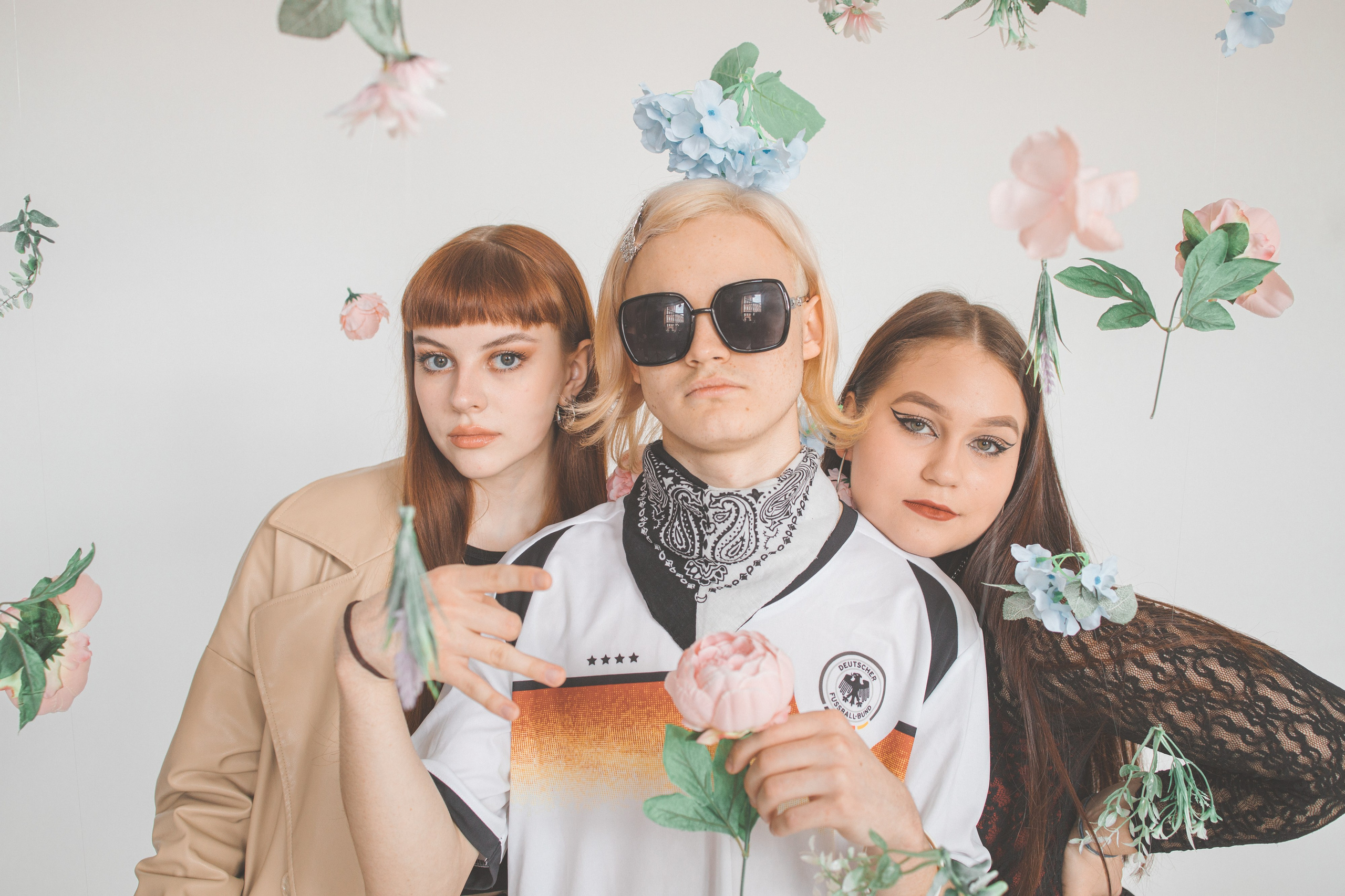 Тематическая фотосъемка 11 класса в гламурном стиле. Выпускные альбомы в Серпухове