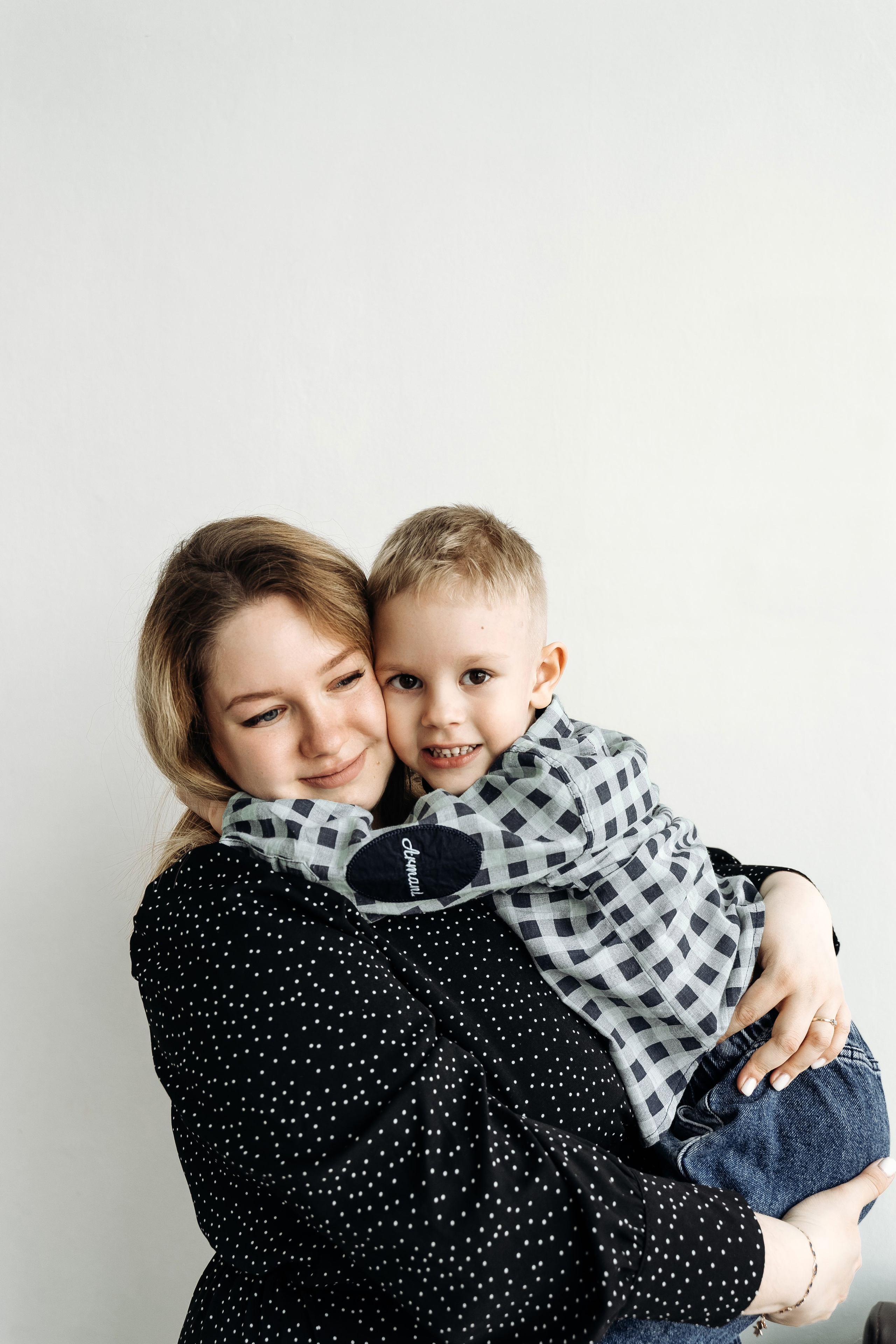 Вдвоём хорошо, но втроём. Моменты и истории о вас настоящих