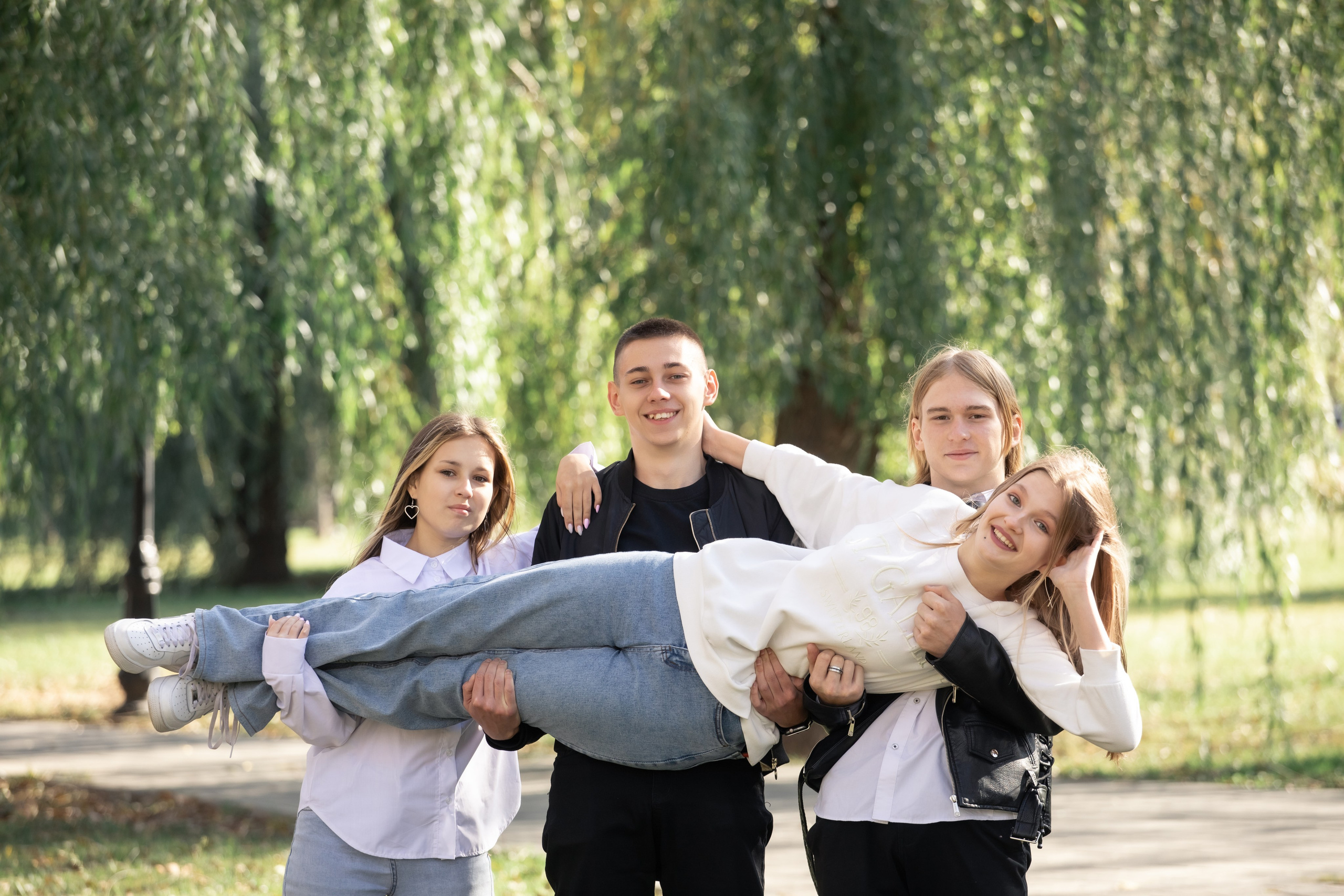 Фотосессия школьников в парке. Выпускные альбомы Евгении Виноградовой г. Липецк