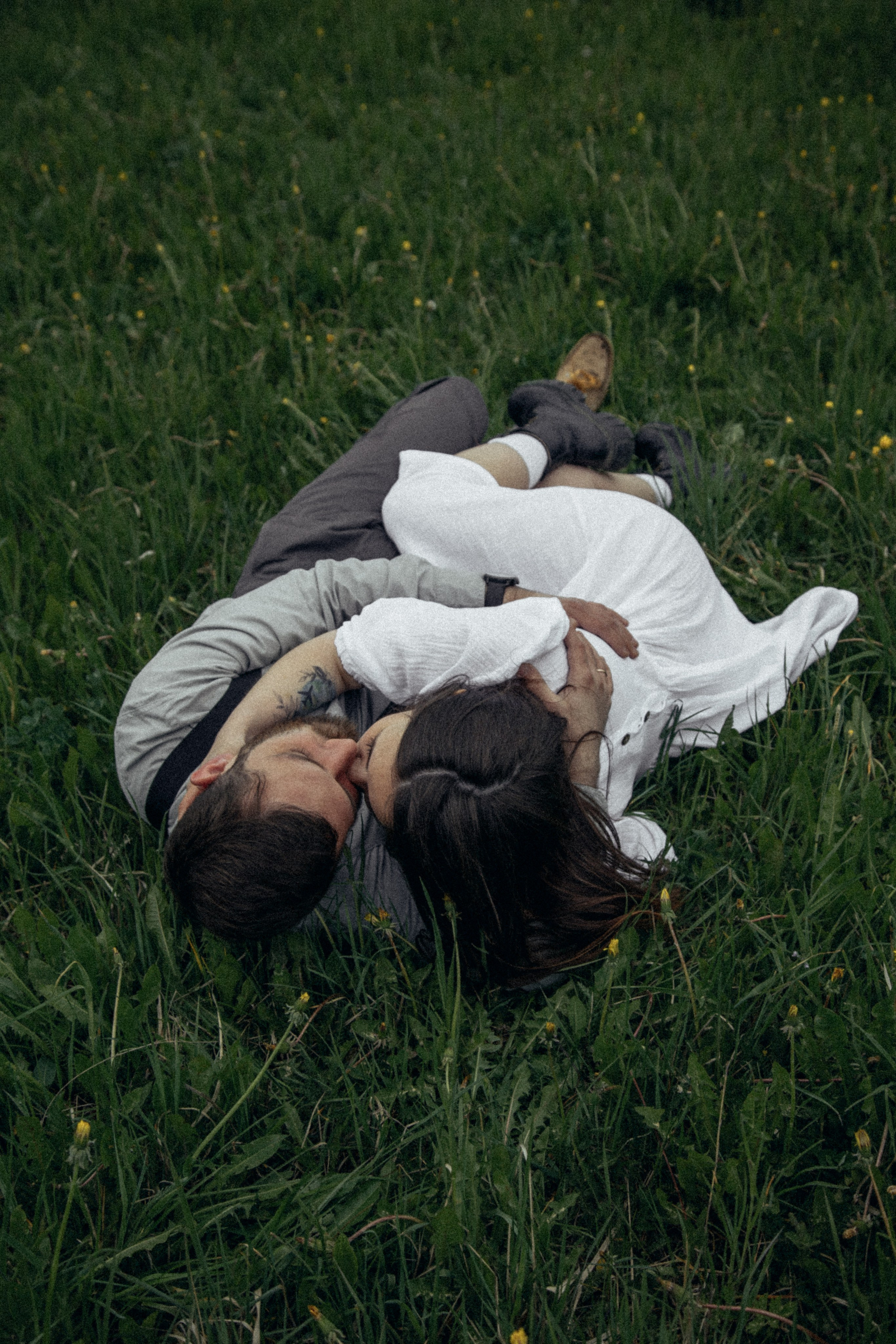 пара в поле