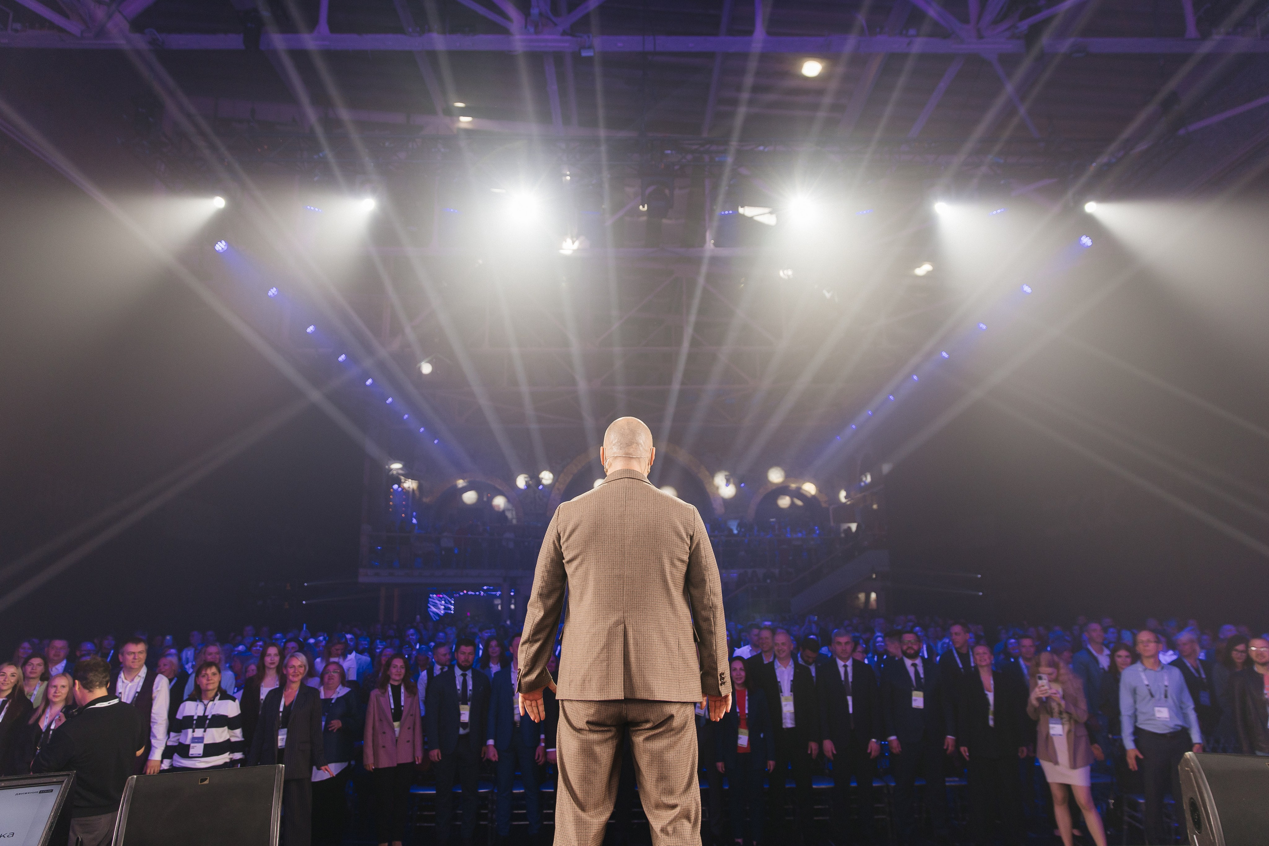 ДВИЖЕНИЕ.КОНФ: КОНФЕРЕНЦИЯ ПО ПРОДАЖАМ И ЛИЧНОМУ БРЕНДУ В НЕДВИЖИМОСТИ |САНКТ-ПЕТЕРБУРГ, 2025. Five Media — репортажный фотограф Москва | Мск