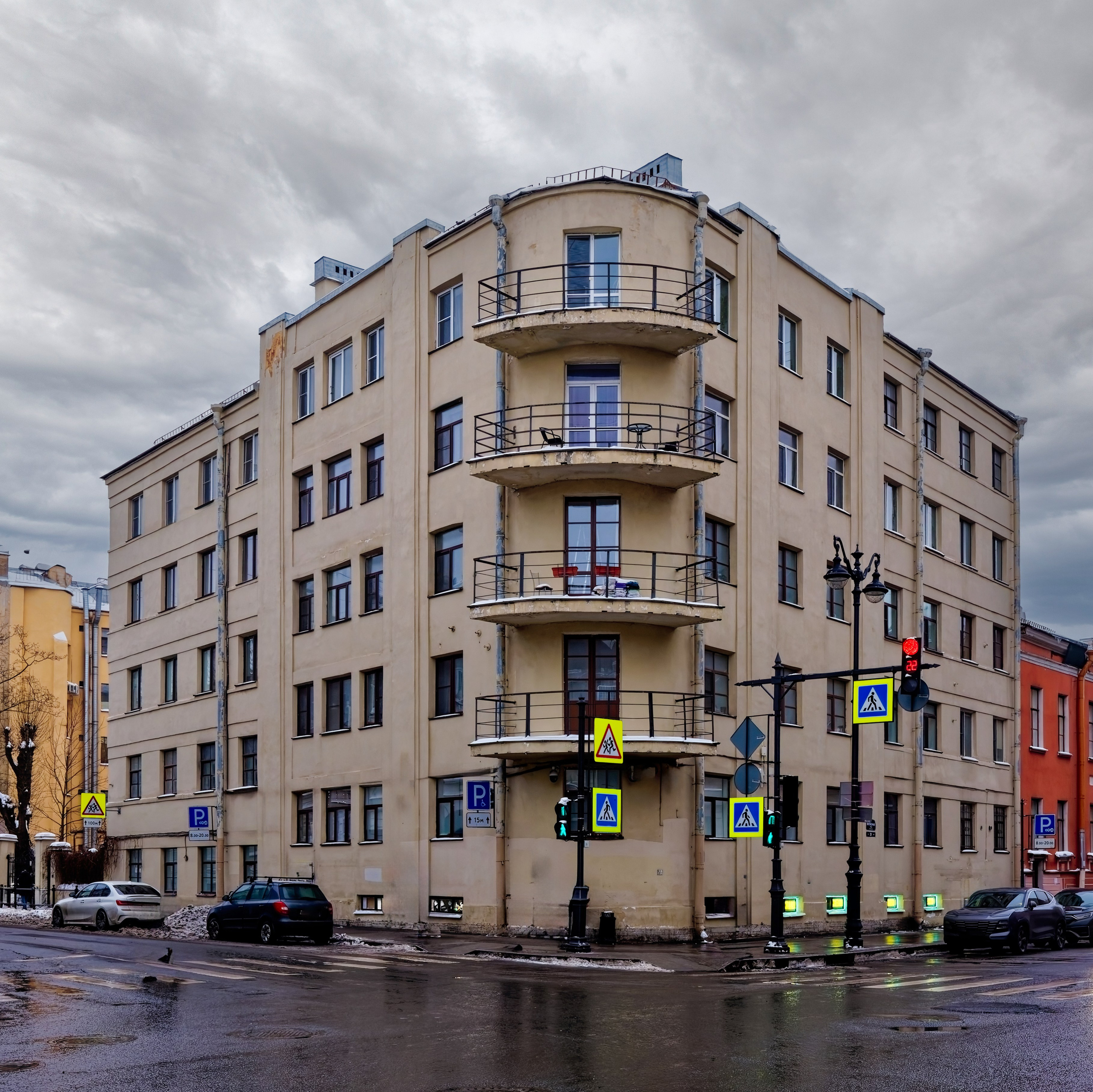 Санкт-Петербург, улица Миллионная, дом 20 (набережная реки Мойки, дом 19, Мошков переулок, 7-9). Жилой дом Союза печатников, 1931 год. Архитектор Марк Давидович Фельгер. 