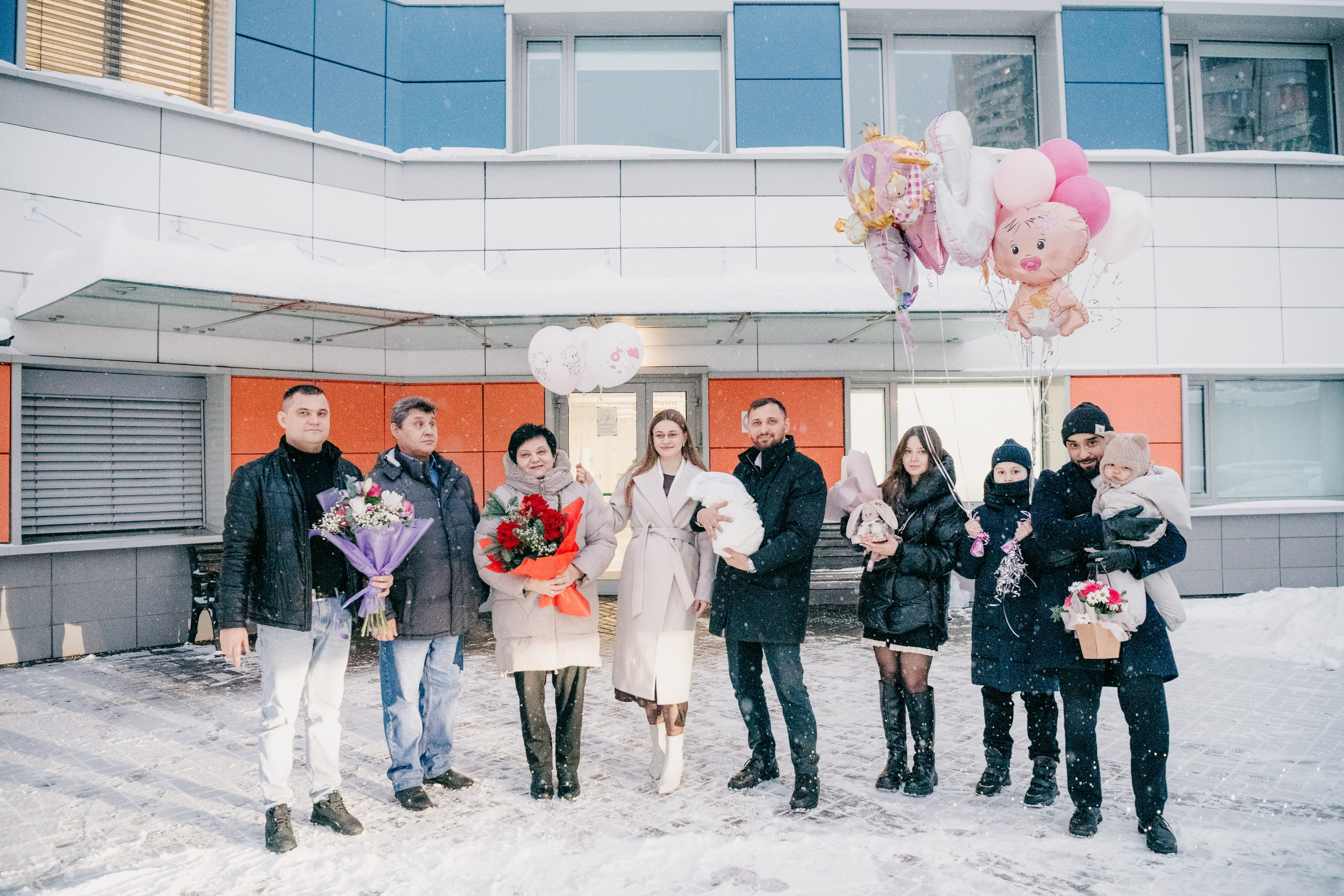 Выписка Авроры. НИИ КУЛАКОВА. Фотограф на выписку из роддома в Москве и МО