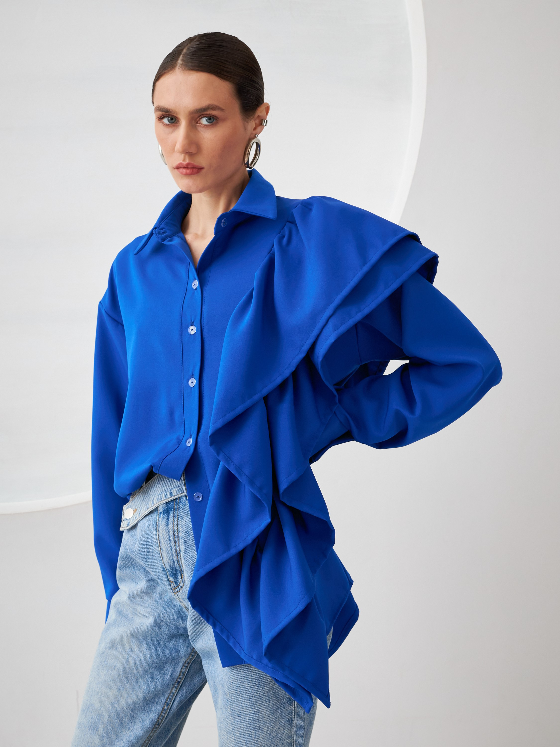 Фотосъемка рубашек с воланами Екатеринбург Wildberries ВБ Ozon Озон фотосессия одежды Екб заказать цена фотосъемка товара WB блузки Екб. Фотограф Екатеринбург Анастасия Жерновская | Маркетплейсы и нейрофото