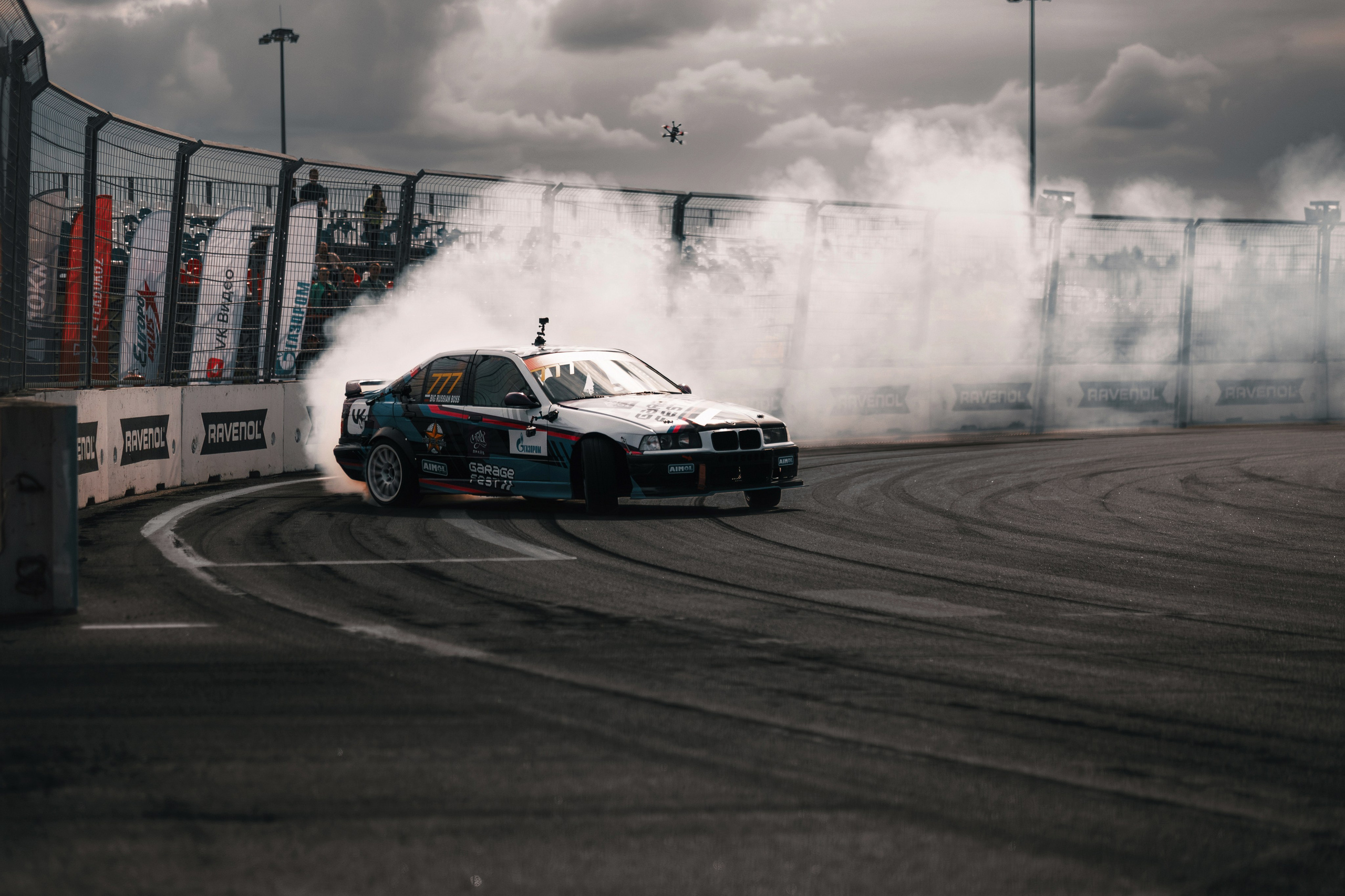 IDDC Этап 2: Бетонный Колизей и блогеры в деле