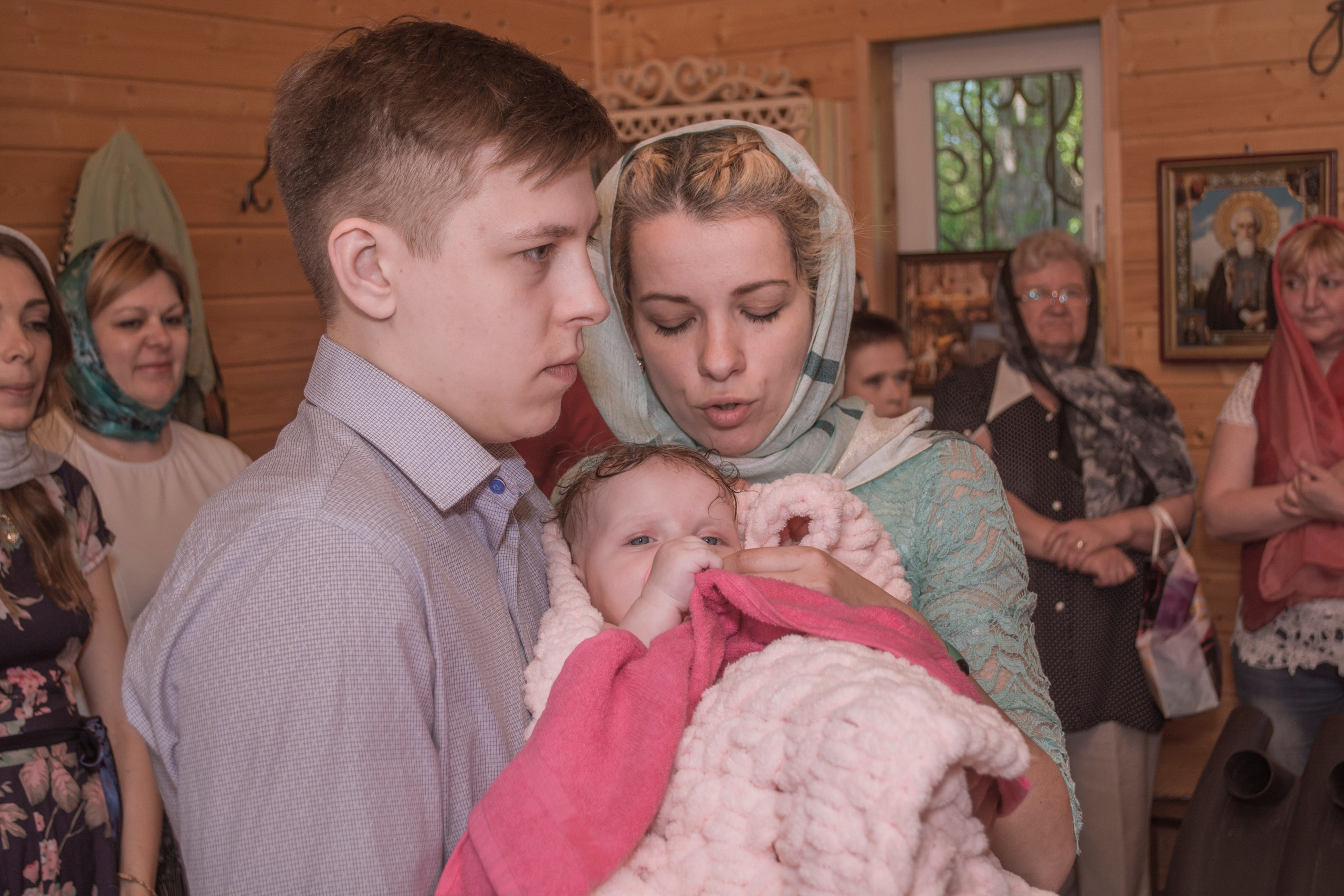 Крещение Василисы в храме Николая Чудотворца в д. Старый погост. Фотограф Евгений Егоров