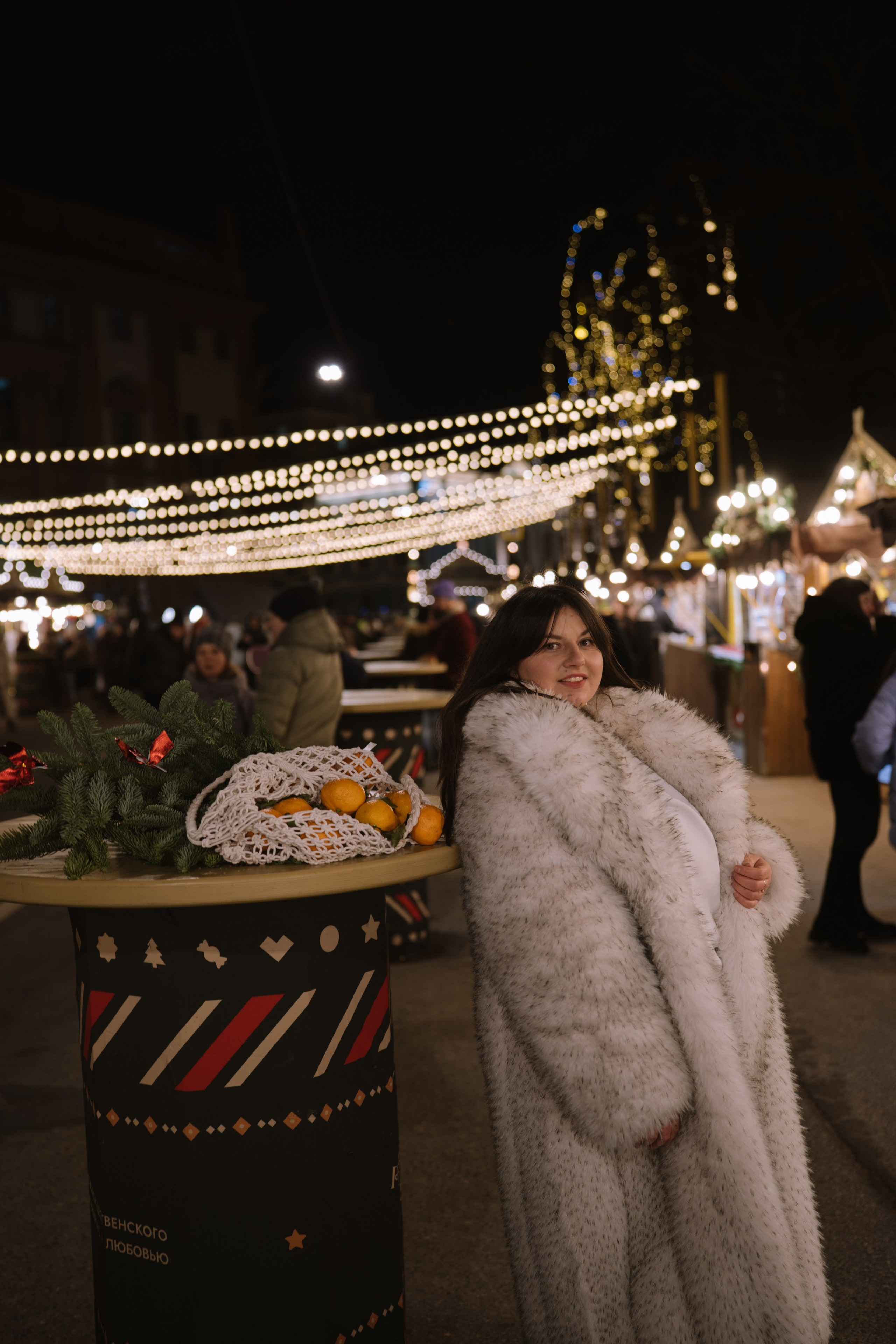 ПРОГУЛКА НА МАНЕЖНОЙ ПЛОЩАДИ ДЛЯ ДЕВУШКИ ПЕРЕД НОВЫМ ГОДОМ (НОВОГОДНЯЯ ФОТОСЕССИИЯ НА МАНЕЖНОЙ ПЛОЩАДИ). Профессиональный фотограф, Санкт-Петербург — Виктория Богомолова