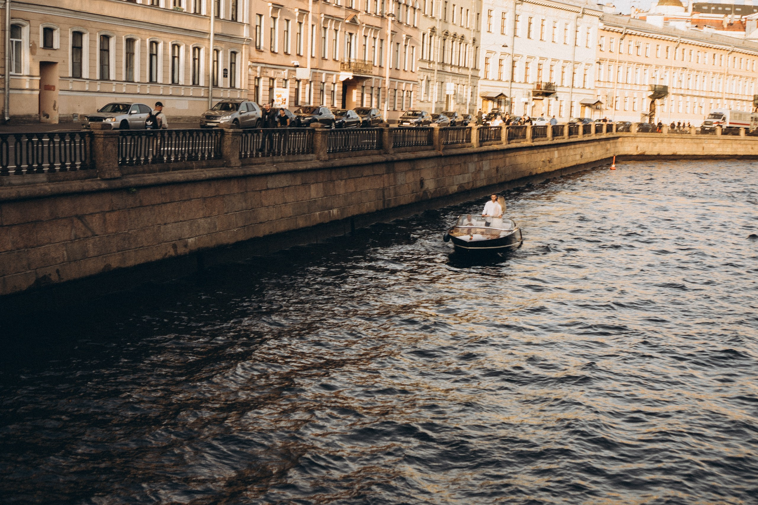 СВАДЕНБНАЯ СЬЕМКА НА КАТЕРЕ ПО КАНАЛАМ САНКТ-ПЕТЕРБУРГА И В АКВАТОРИИ НЕВЫ. Профессиональный фотограф, Санкт-Петербург — Виктория Богомолова