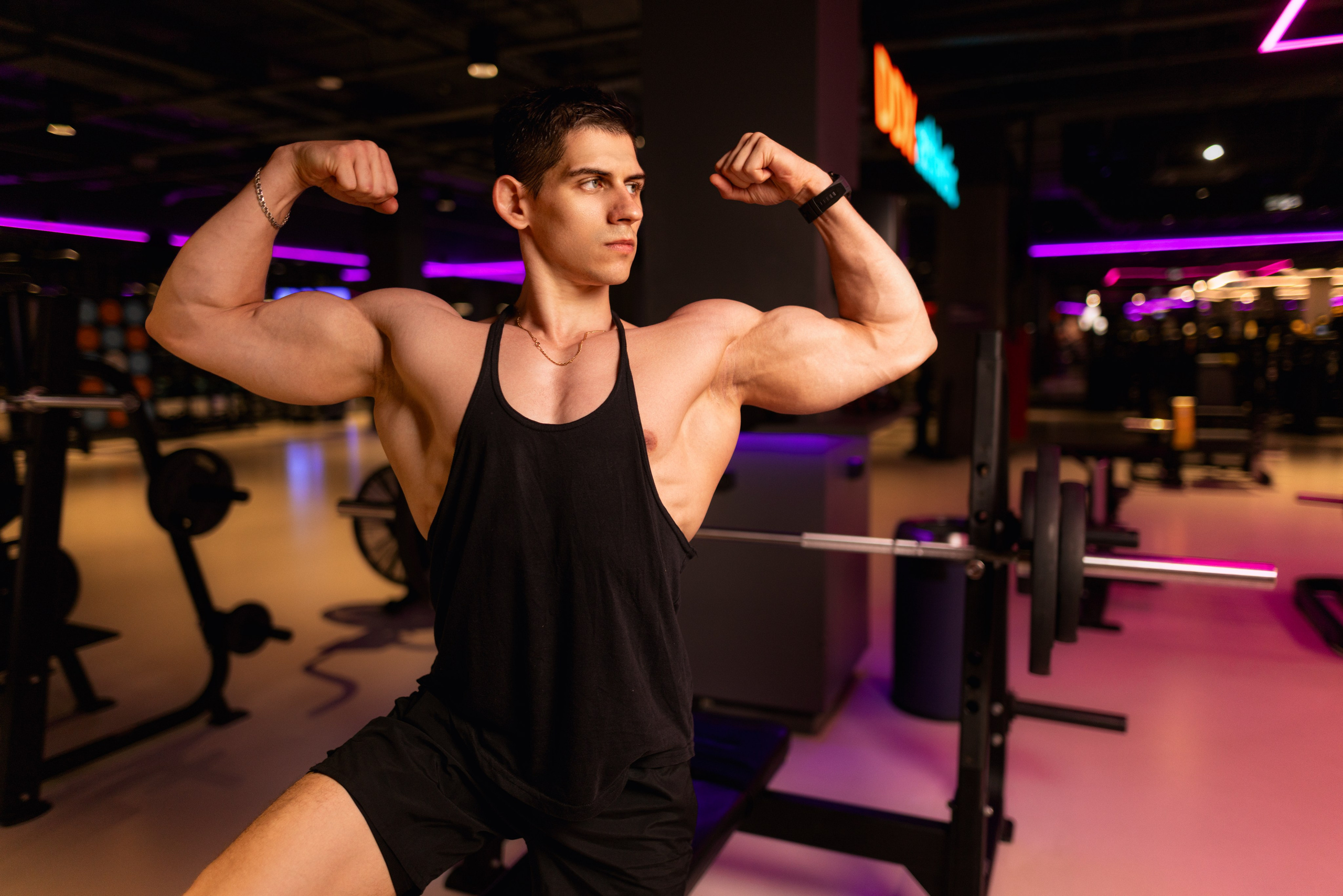 Фотосет в Владом в тренажерном зале для контента. Дмитрий Шульгин, портретный фотограф в Воронеже