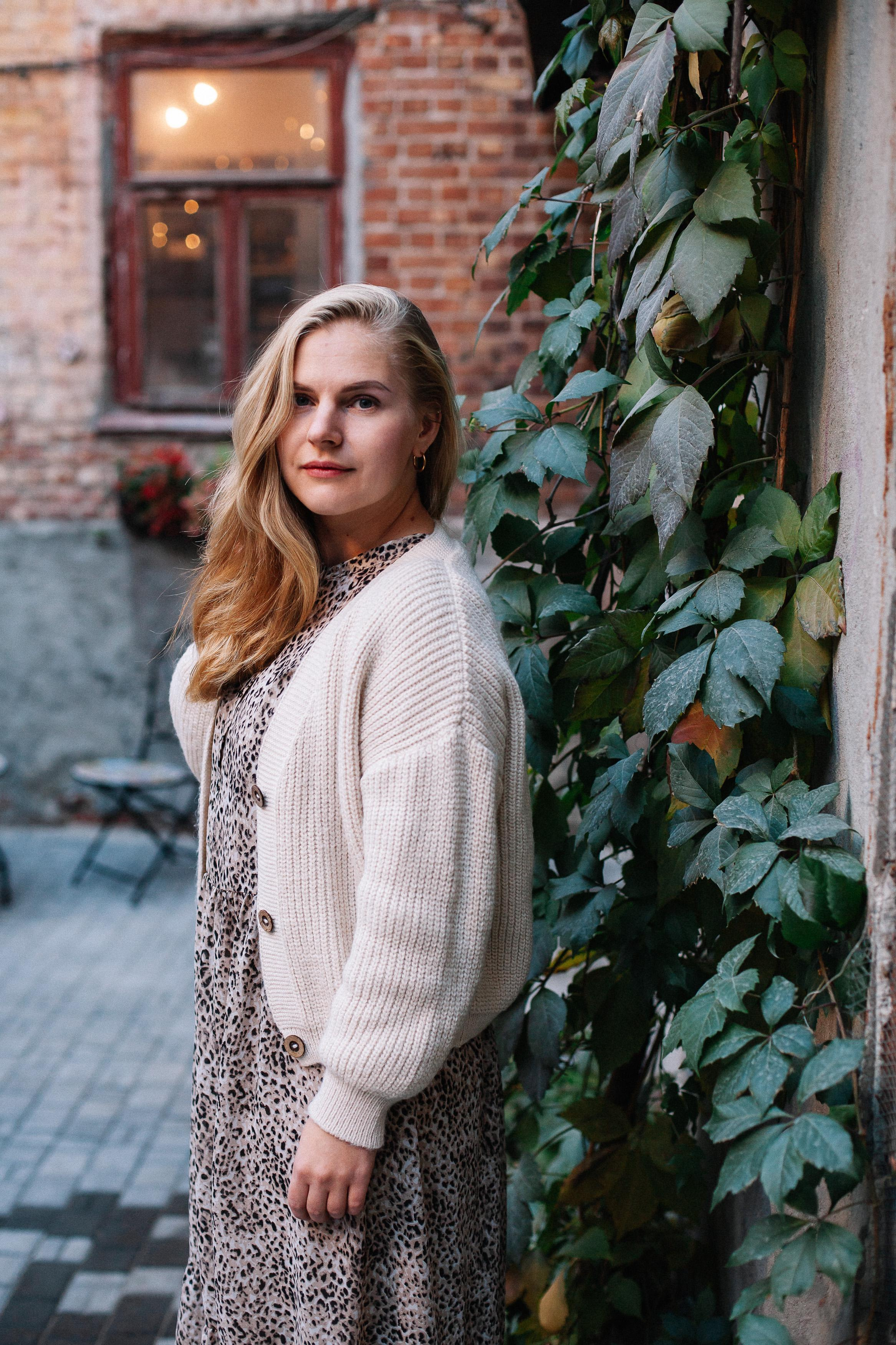 Аня, портреты в кафе. Семейный фотограф Трусова Евгения в Екатеринбурге