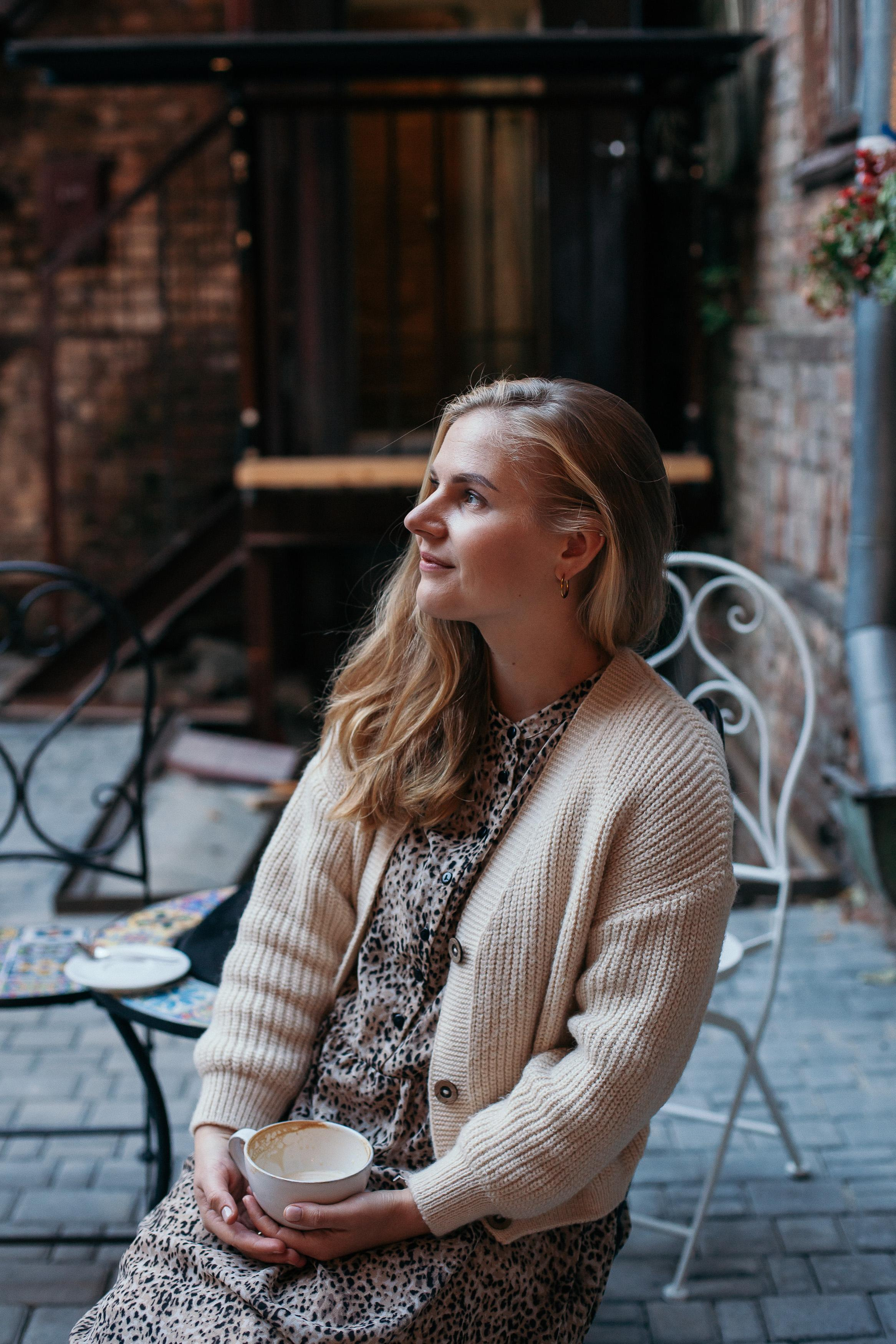 Аня, портреты в кафе. Семейный фотограф Трусова Евгения в Екатеринбурге