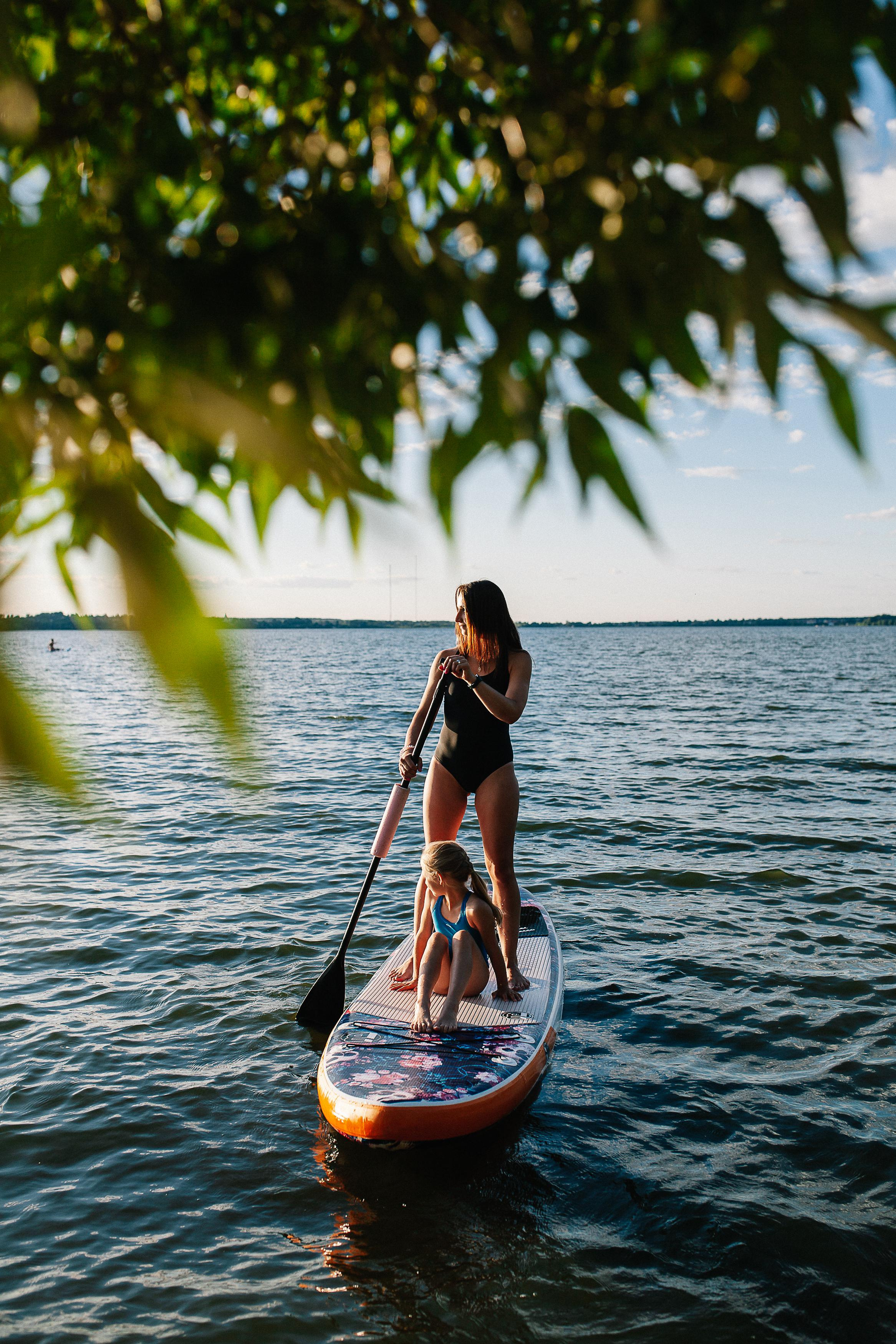 Маша и Юля на сапбордах. Семейный фотограф Трусова Евгения в Екатеринбурге
