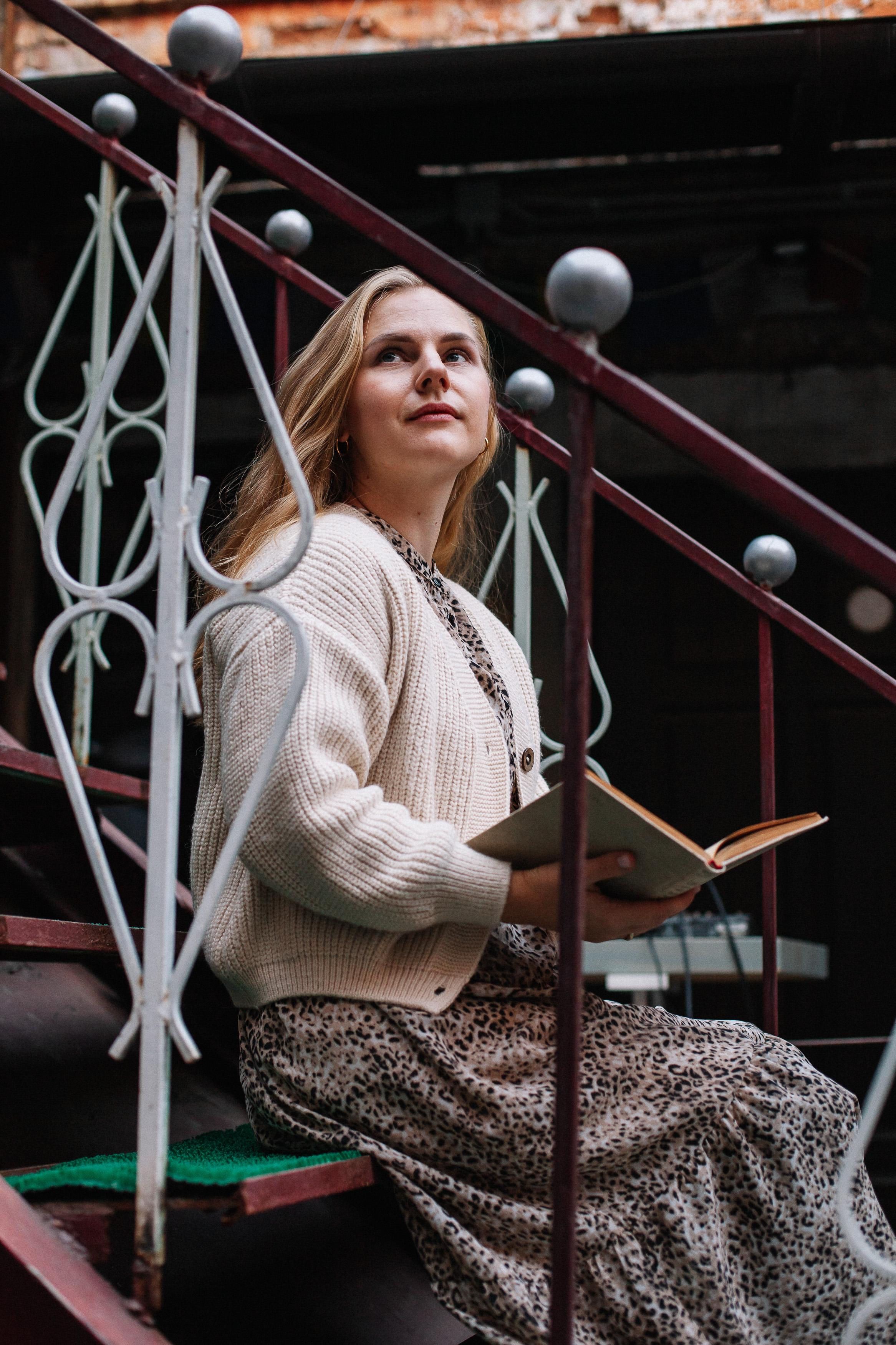 Аня, портреты в кафе. Семейный фотограф Трусова Евгения в Екатеринбурге