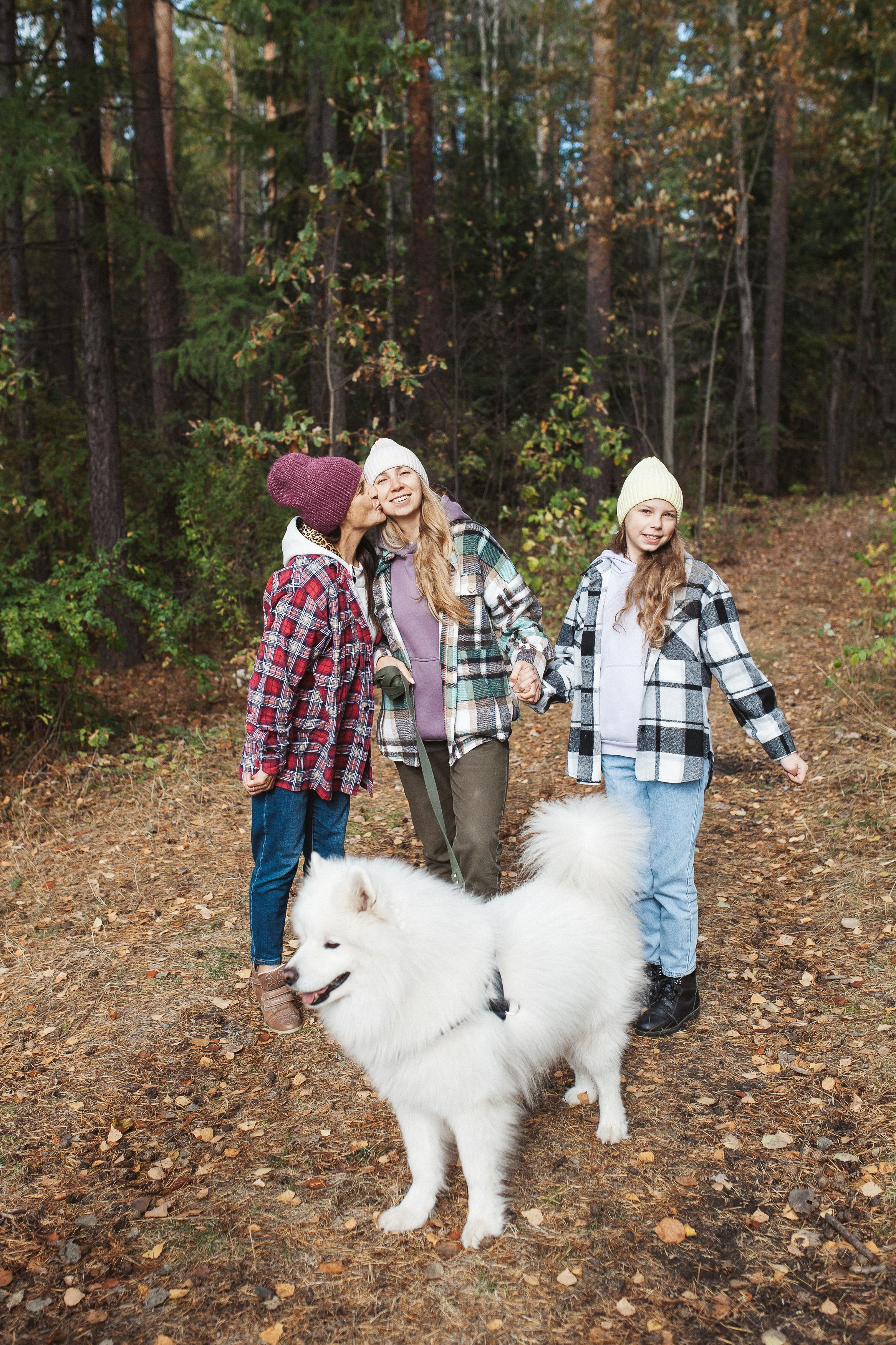 Антон, Надя, Даша, Лёва, бабушка и Циркон. Семейный фотограф Трусова Евгения в Екатеринбурге