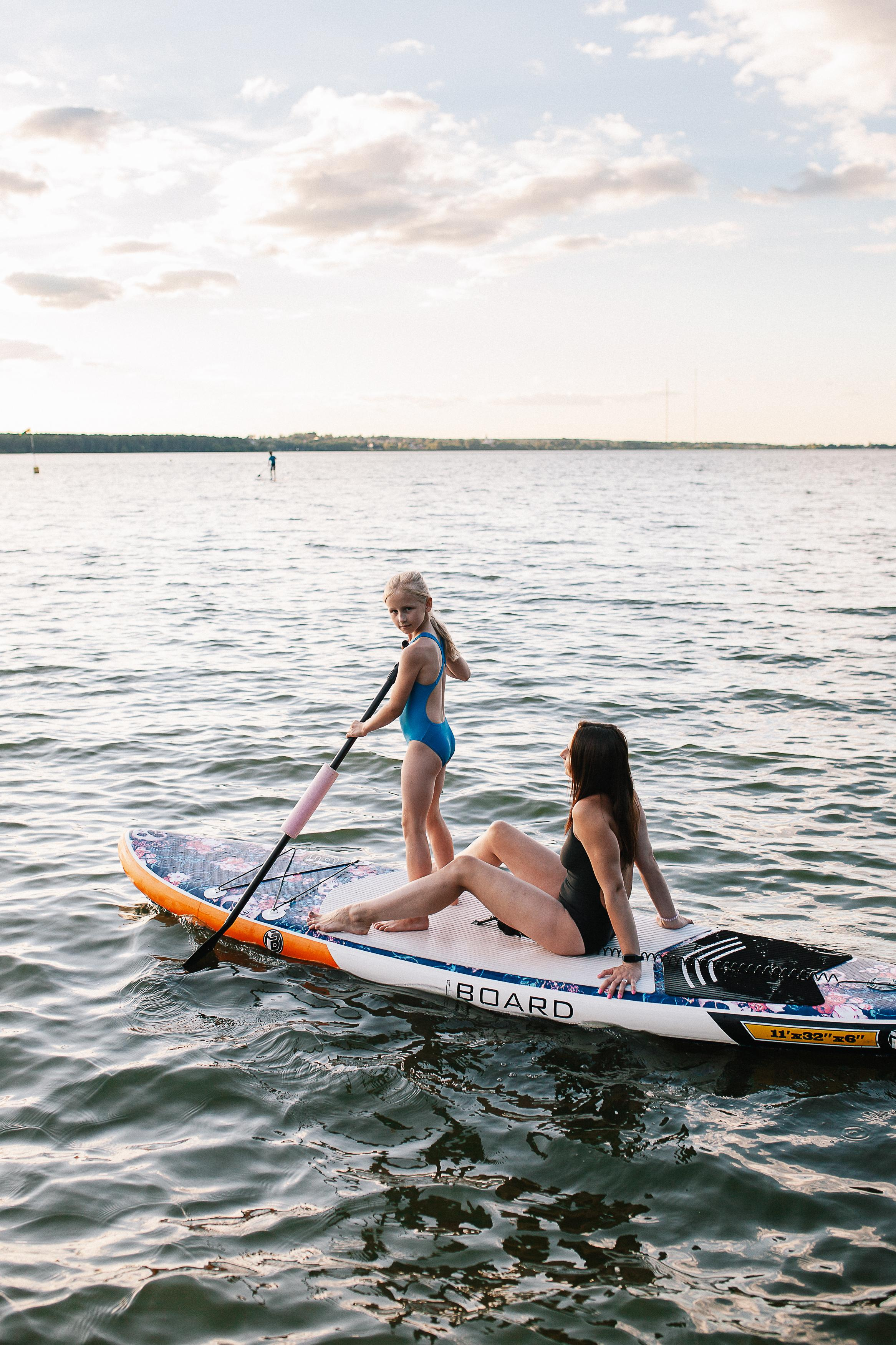 Маша и Юля на сапбордах. Семейный фотограф Трусова Евгения в Екатеринбурге