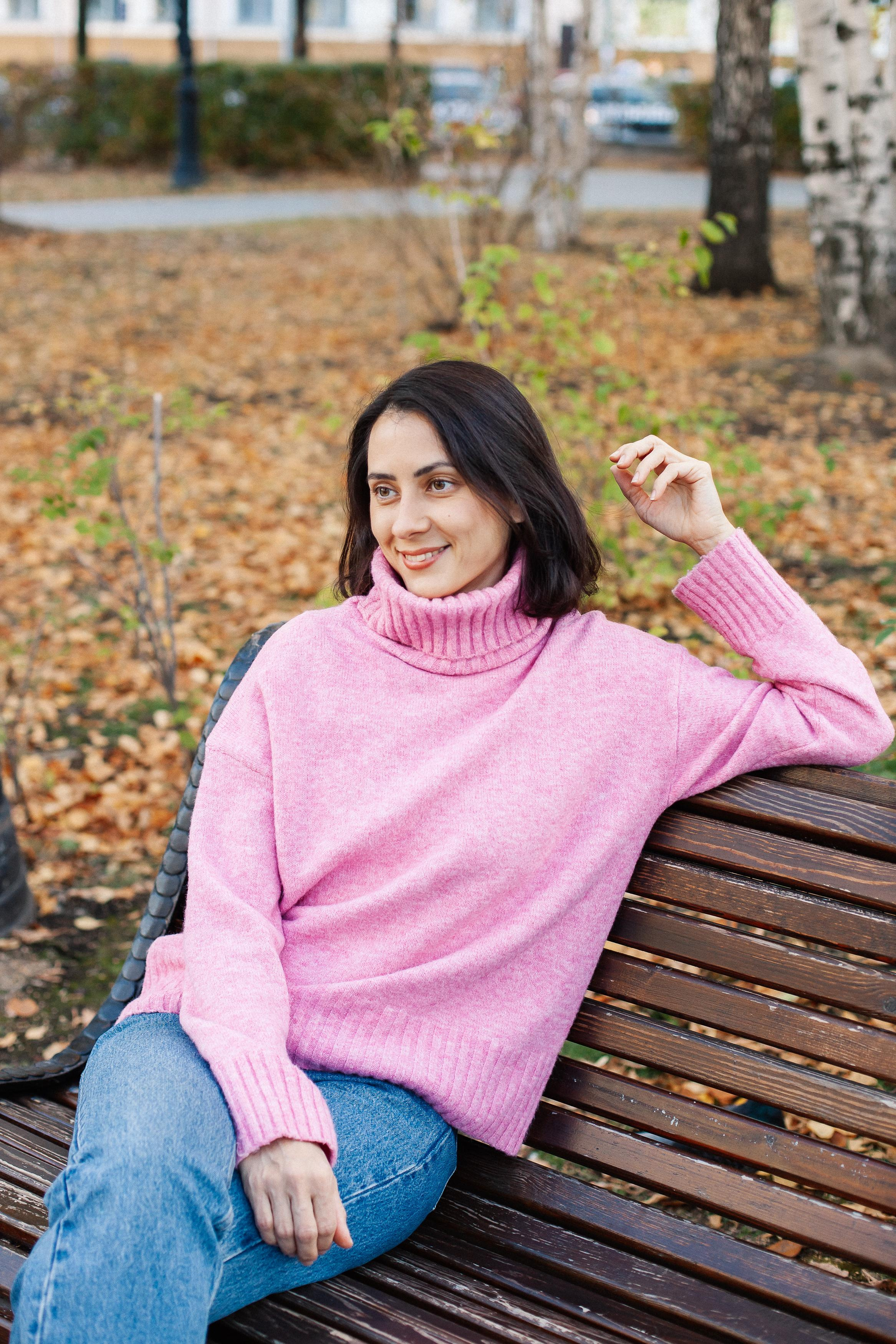 Юля, Аня и Макарик в парке возле Оперного театра. Осень. Семейный фотограф Трусова Евгения в Екатеринбурге
