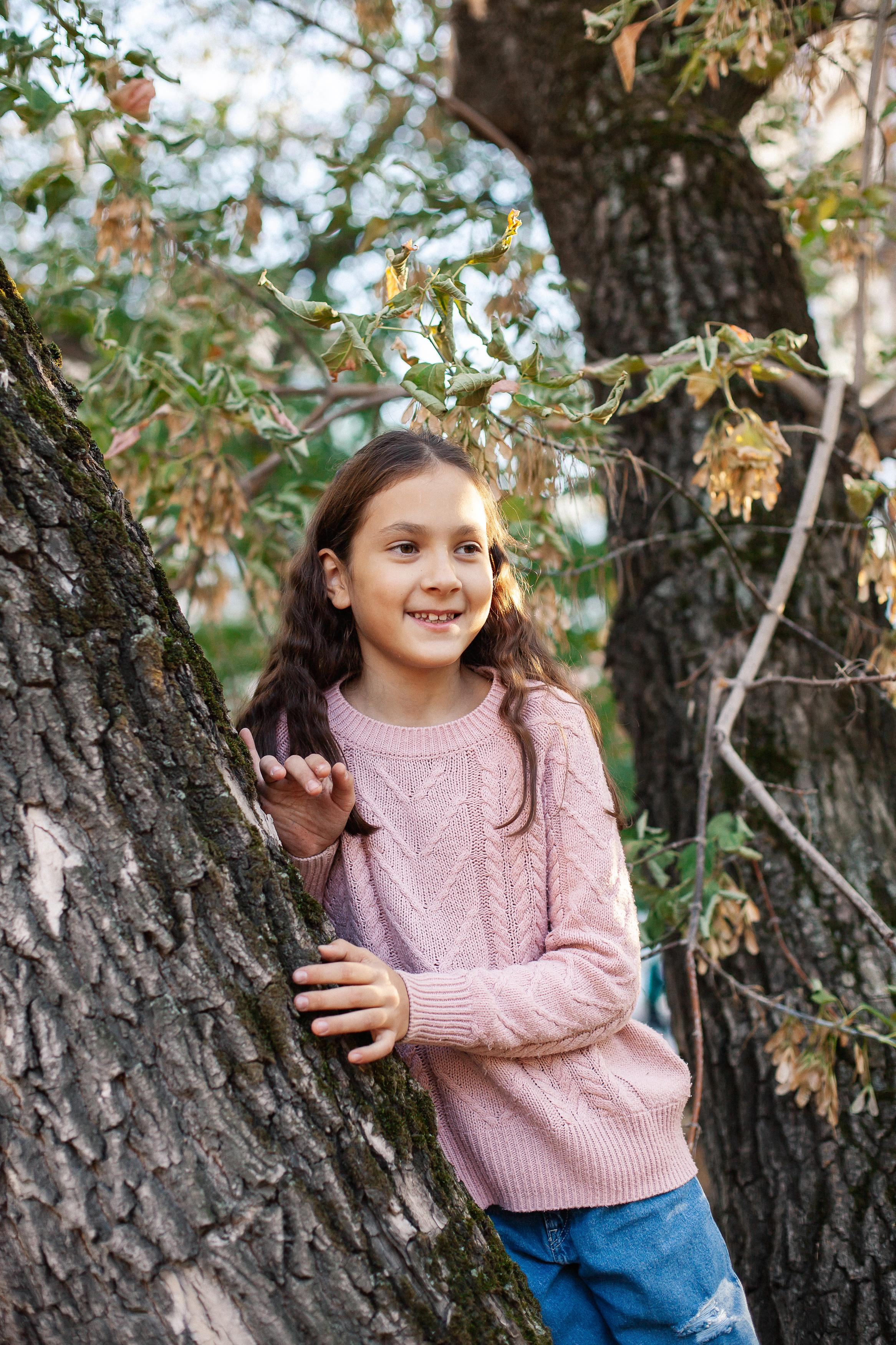 Юля, Аня и Макарик в парке возле Оперного театра. Осень. Семейный фотограф Трусова Евгения в Екатеринбурге
